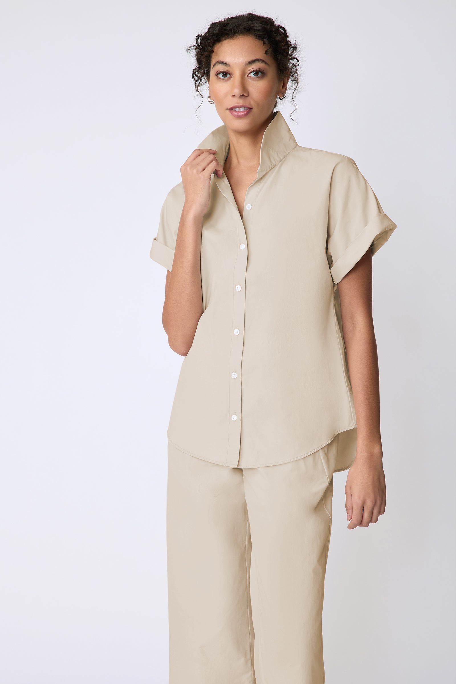 Kal Rieman Ali Kimono Top in Italian broadcloth color sand on model front view holding collar
