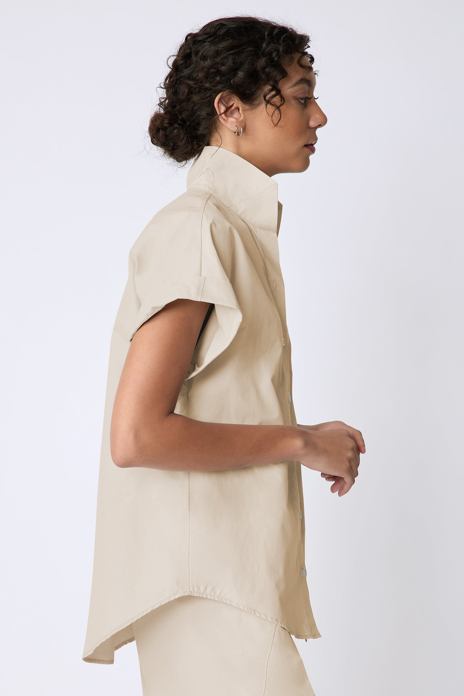 Kal Rieman Ali Kimono Top in Italian broadcloth color sand on model side view detail