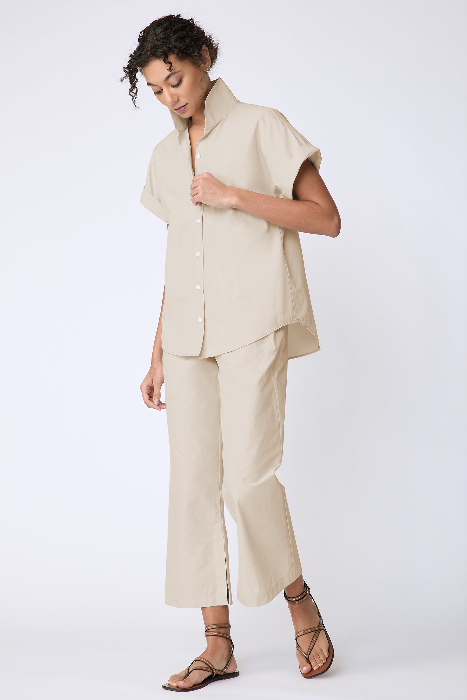 Kal Rieman Ali Kimono Top in Italian broadcloth color sand on model side view walking