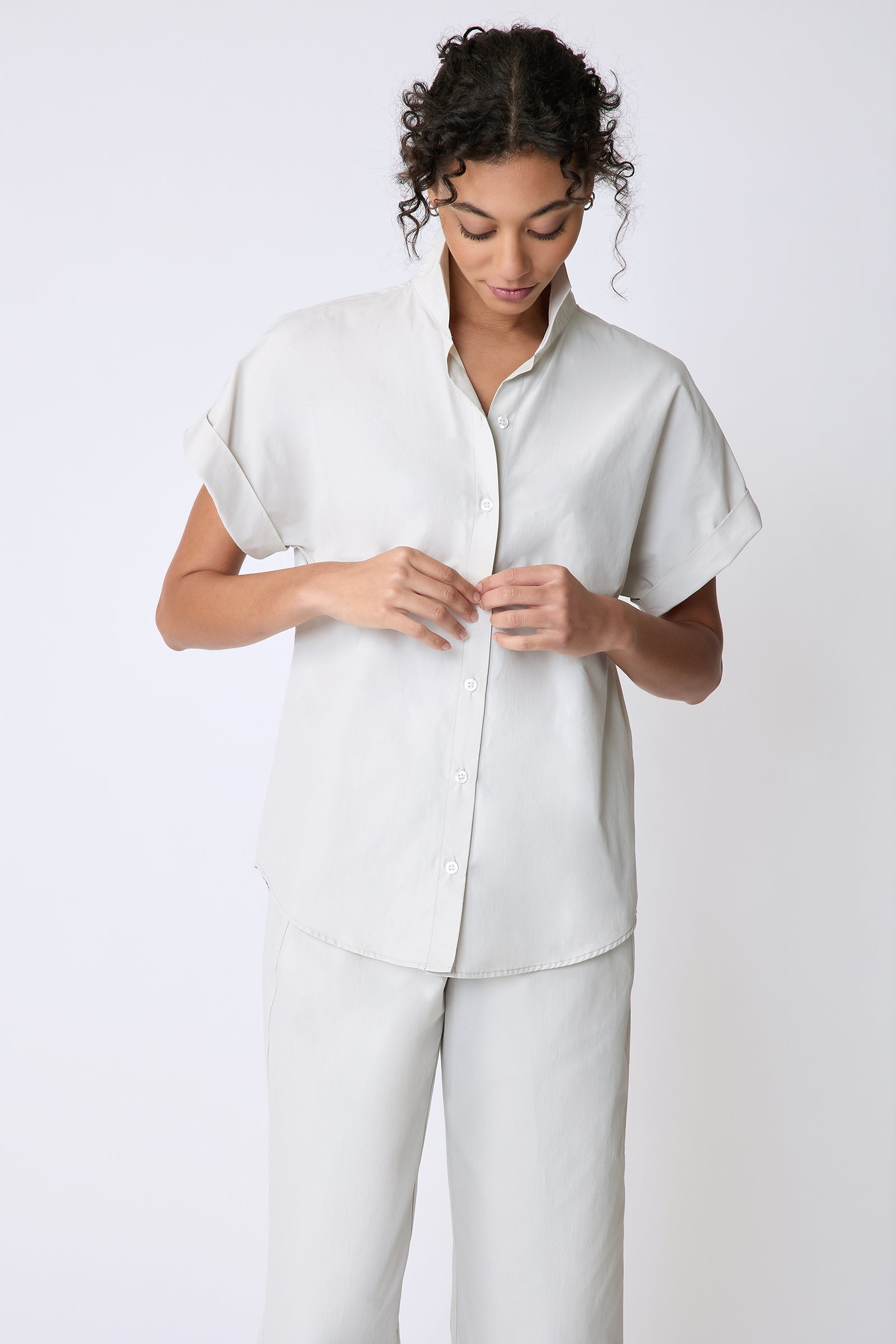 Kal Rieman Ali Kimono Top in Italian broadcloth color stone on model front view holding placket