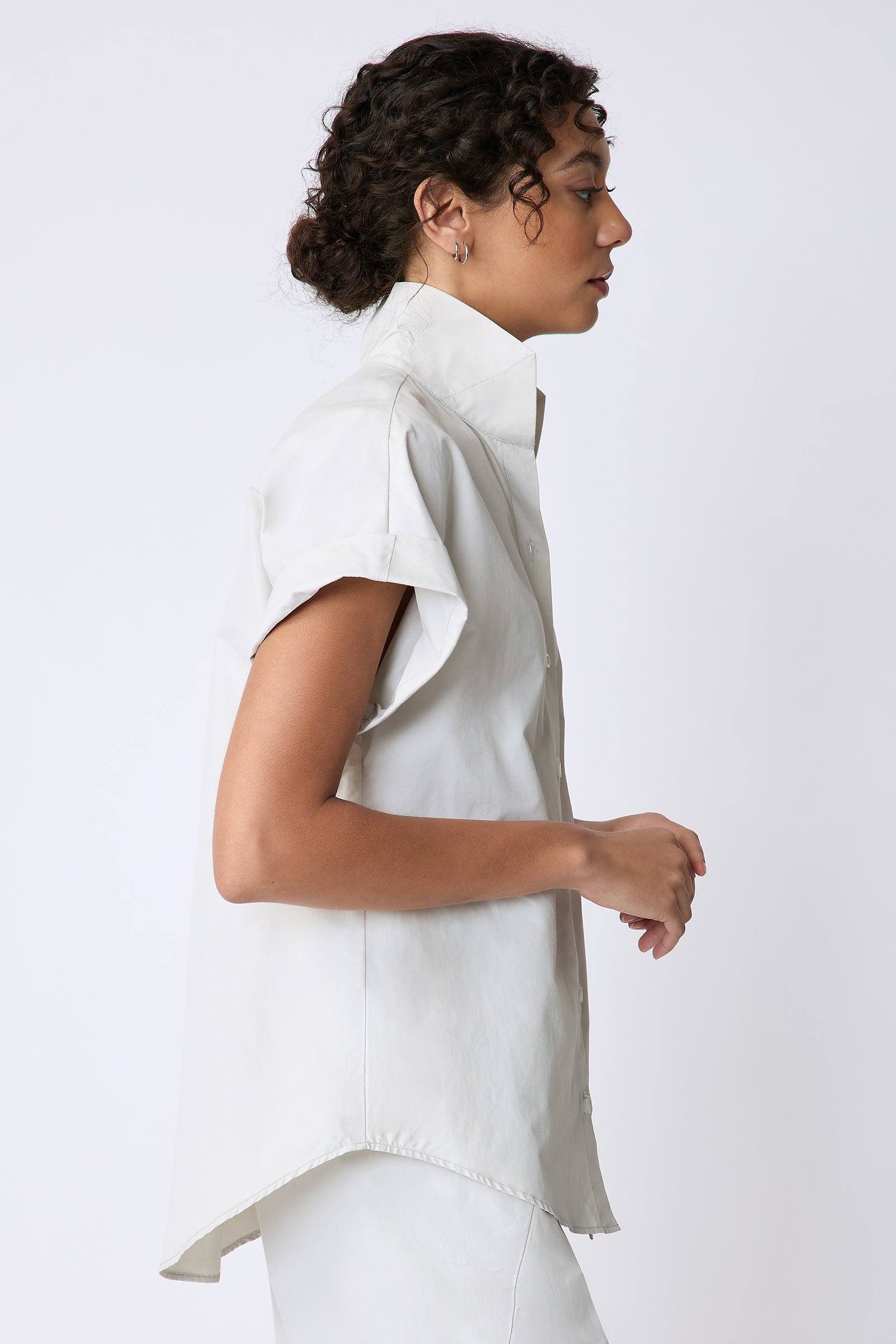 Kal Rieman Ali Kimono Top in Italian broadcloth color stone on model side view detail