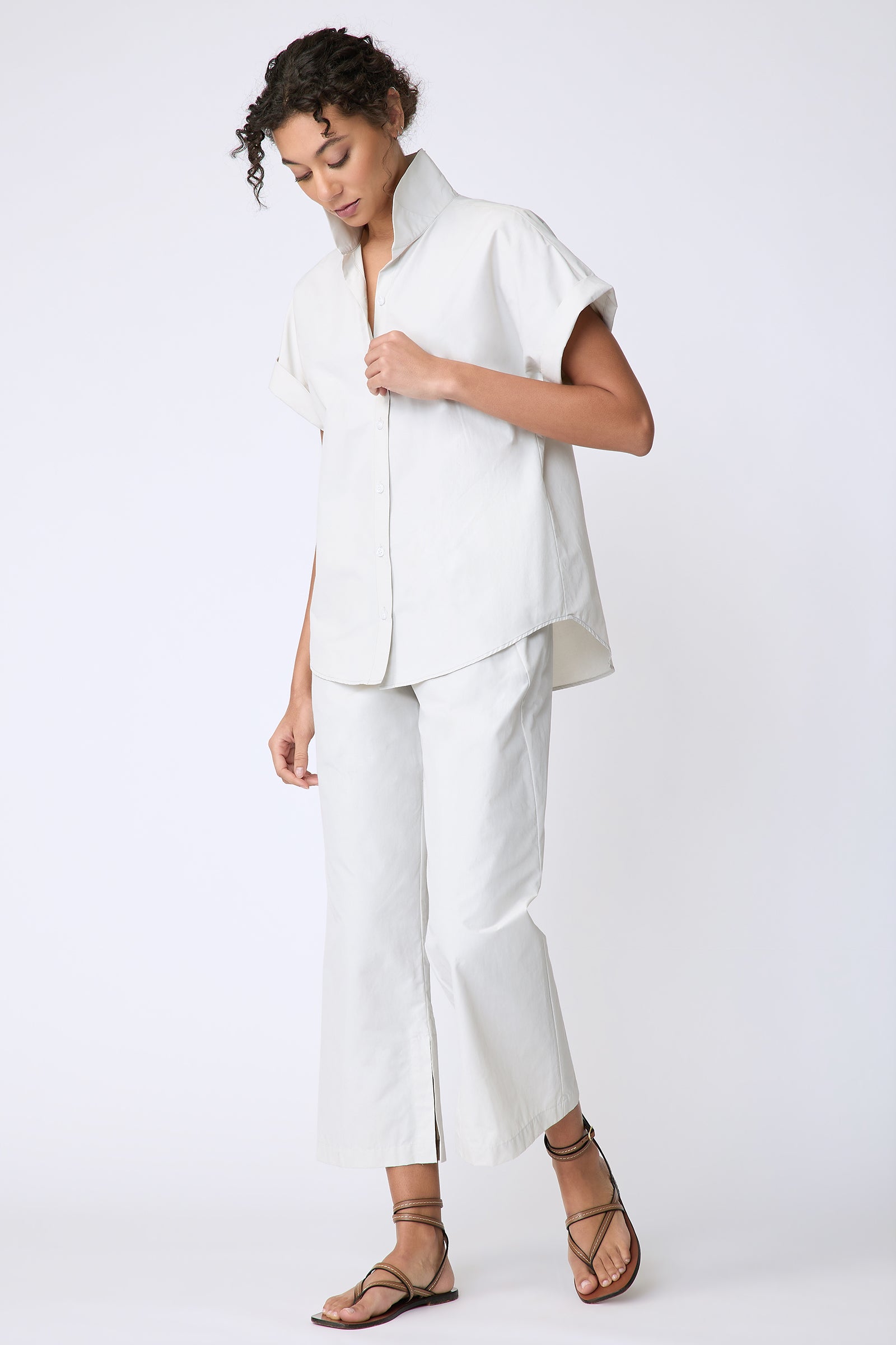 Kal Rieman Ali Kimono Top in Italian broadcloth color stone on model side view walking
