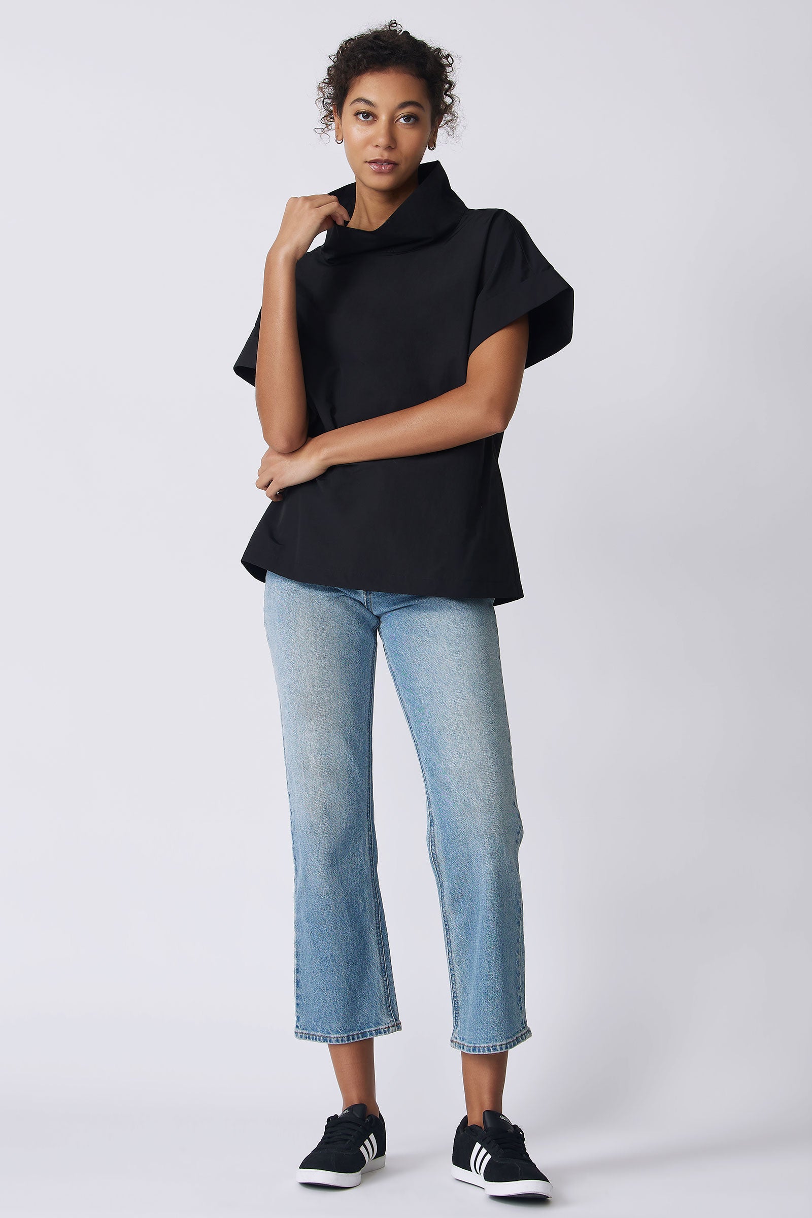 Kal Rieman Ary Cuffed Kimono Tee in black broadcloth on model front view with hand on collar