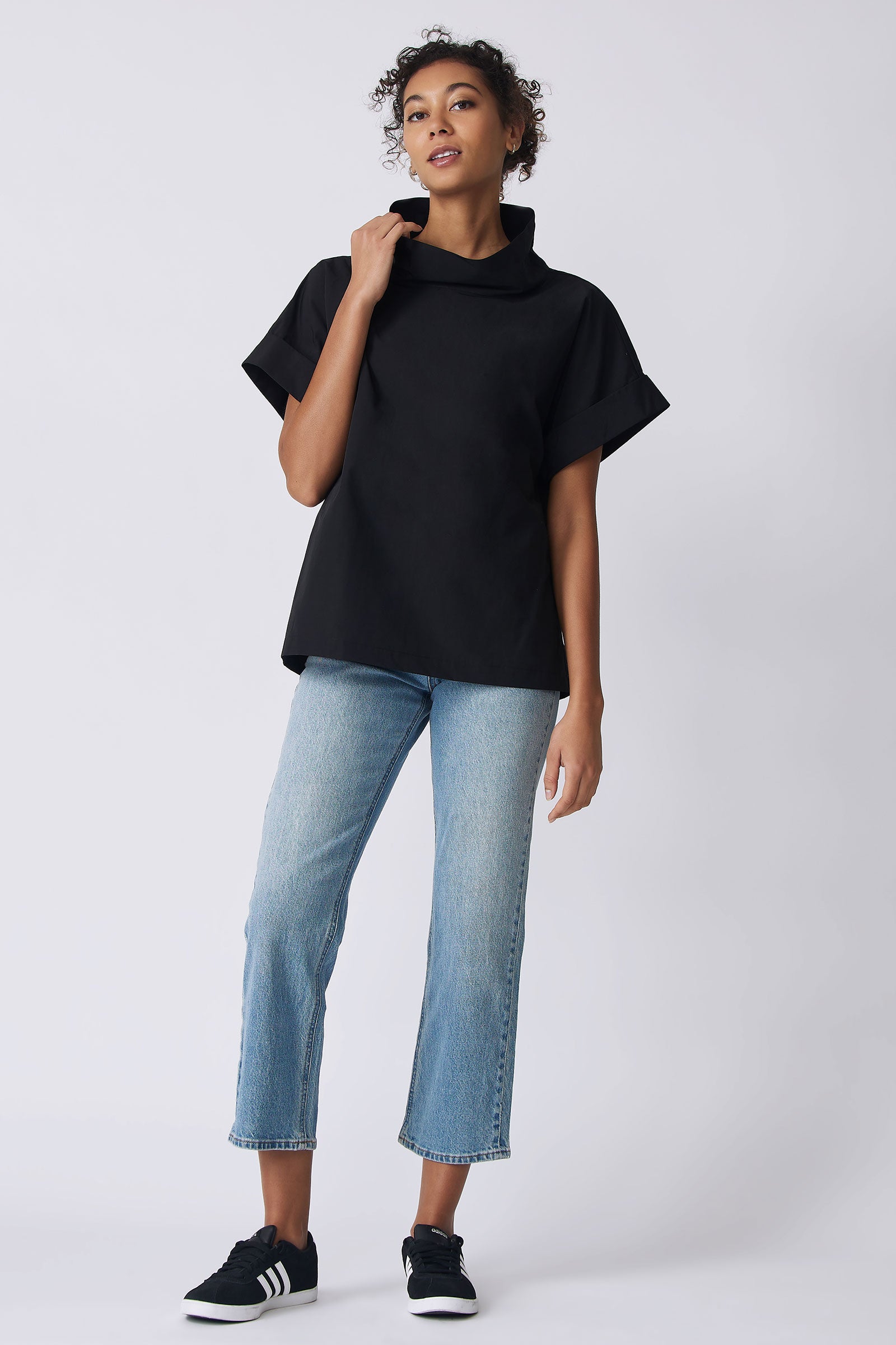 Kal Rieman Ary Cuffed Kimono Tee in black broadcloth on model front view with hand on collar