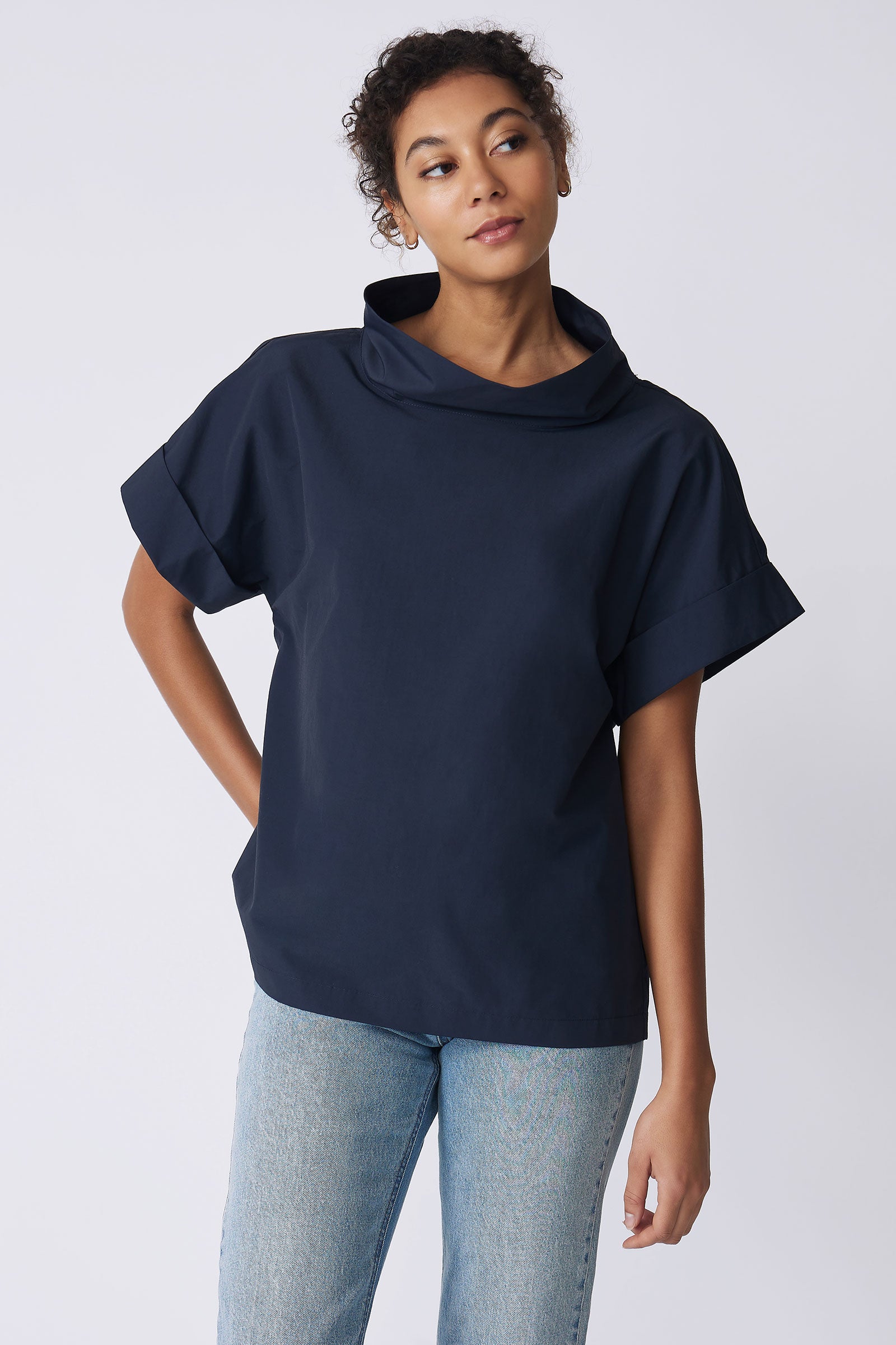 Kal Rieman Ary Cuffed Kimono Tee in navy broadcloth on model front view detail