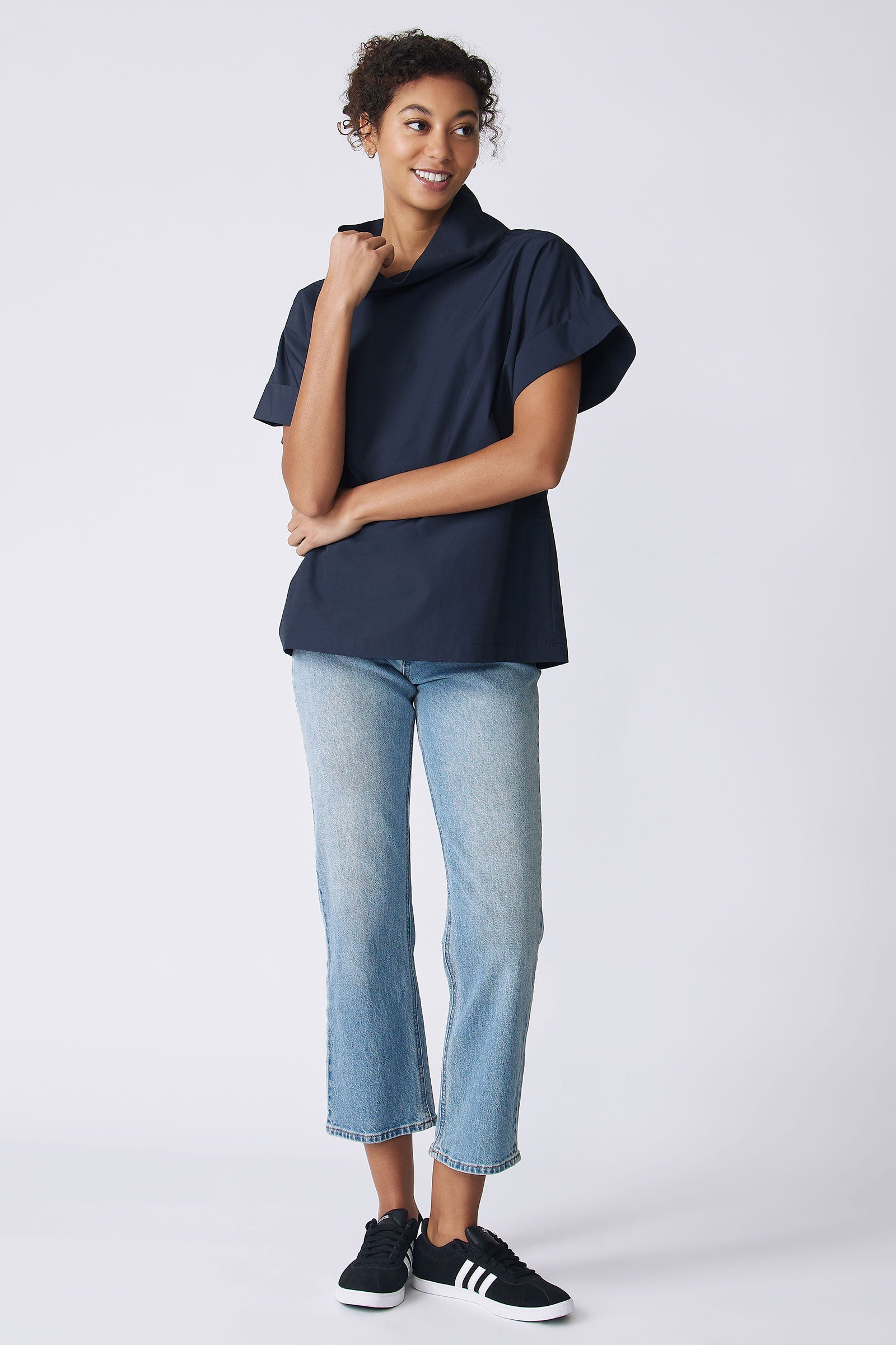 Kal Rieman Ary Cuffed Kimono Tee in navy broadcloth on model front view full look