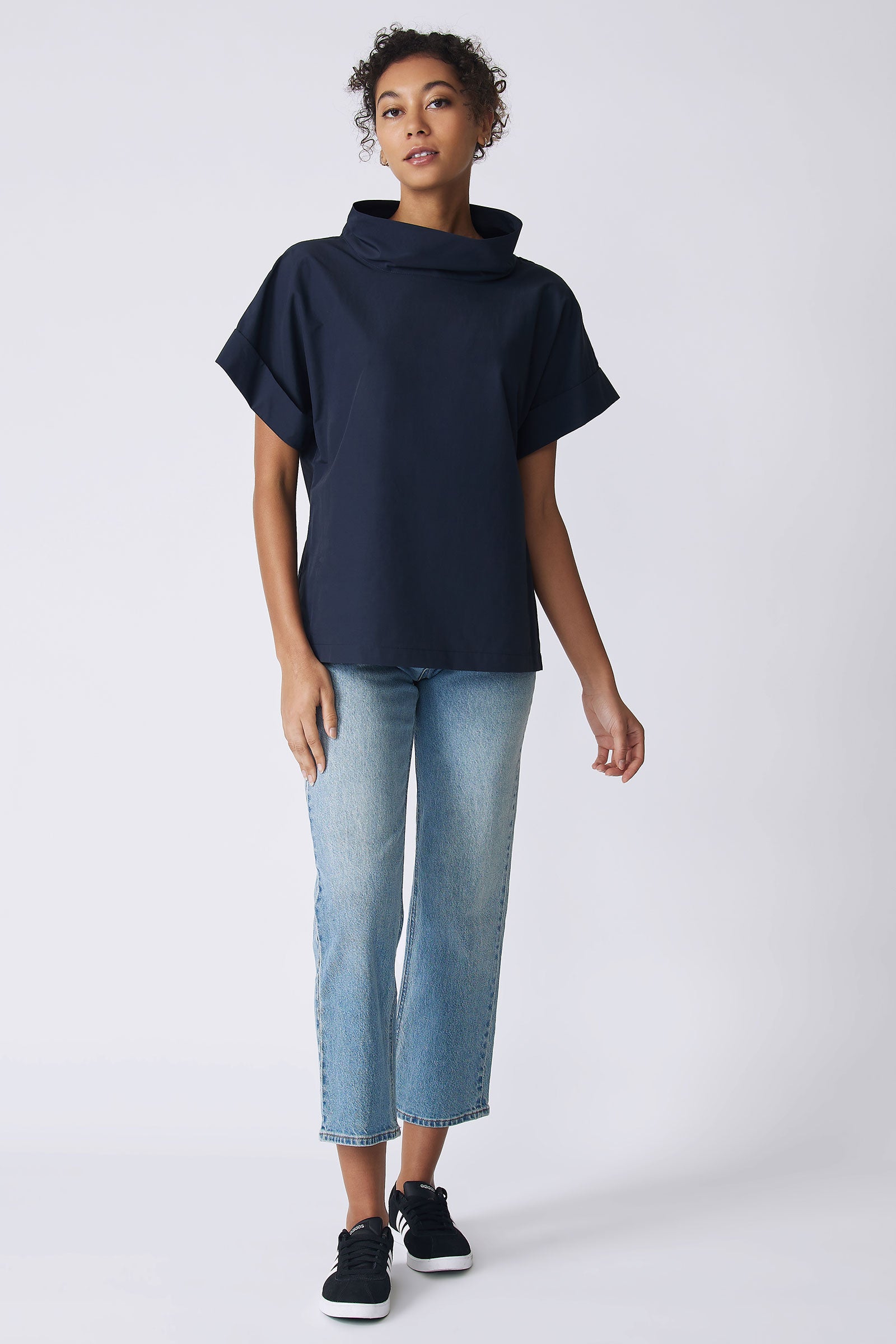 Kal Rieman Ary Cuffed Kimono Tee in navy broadcloth on model front view full look