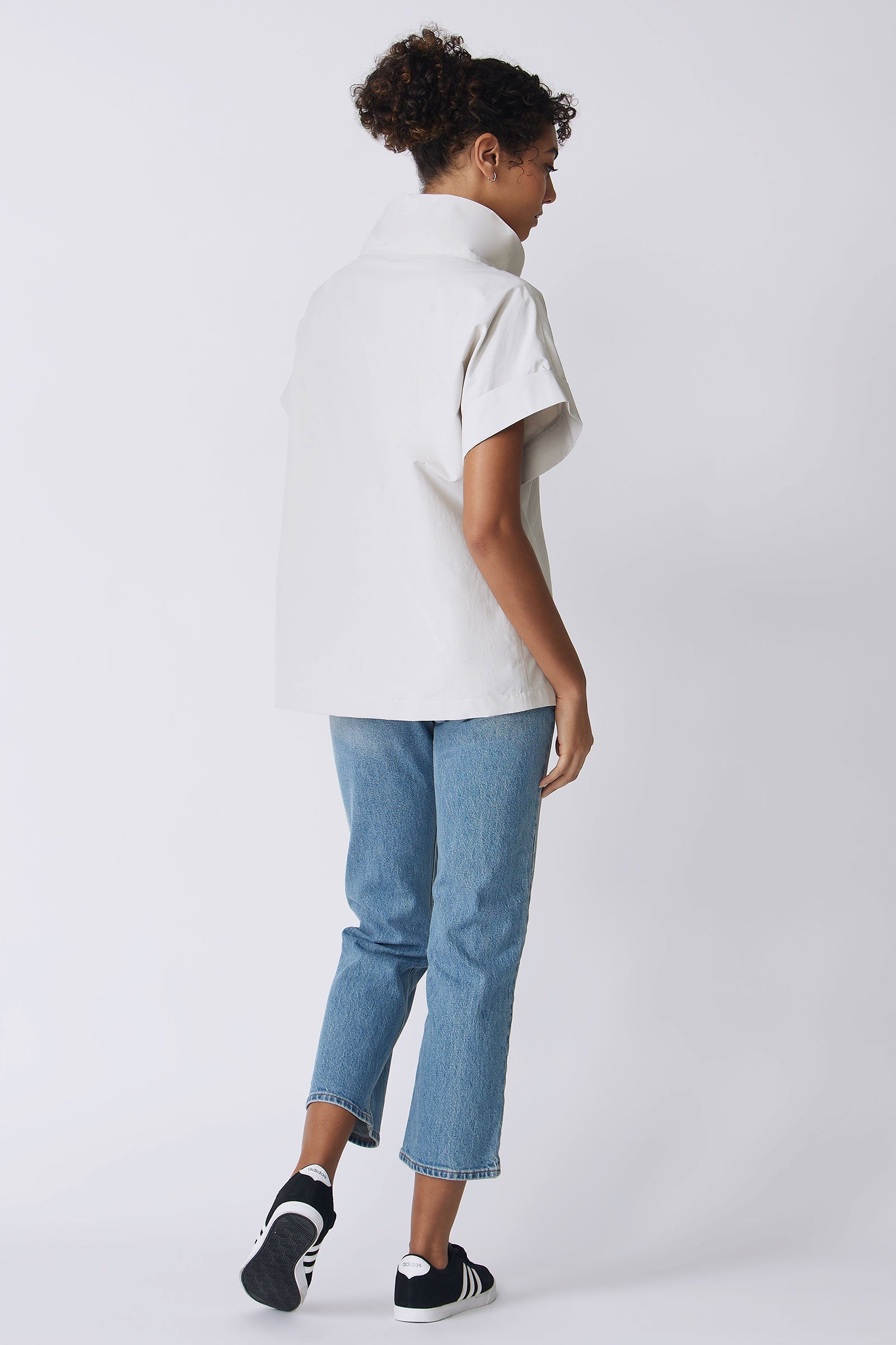 Kal Rieman Ary Cuffed Kimono Tee in stone broadcloth on model full view holding hands