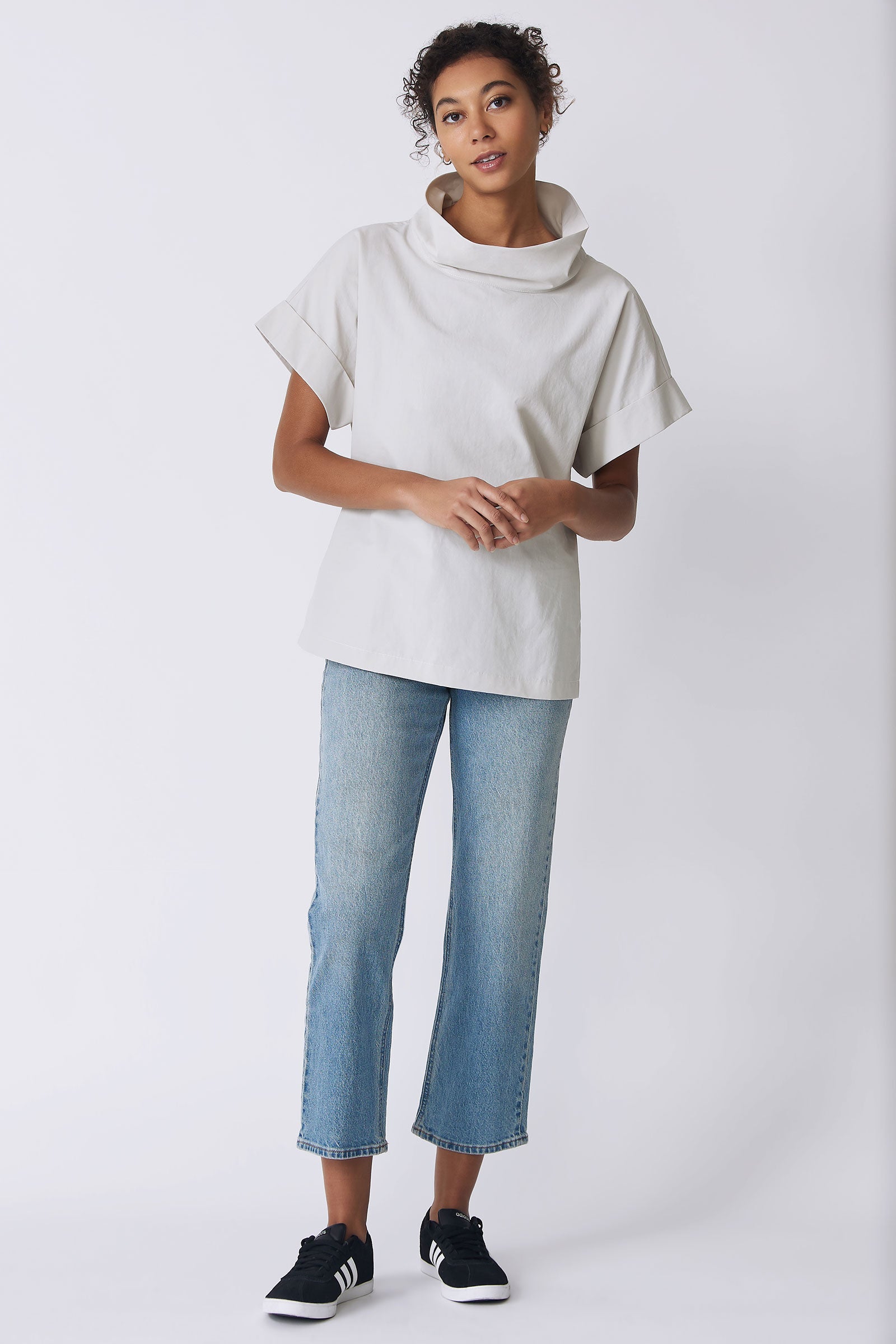 Kal Rieman Ary Cuffed Kimono Tee in stone broadcloth on model full view holding hands