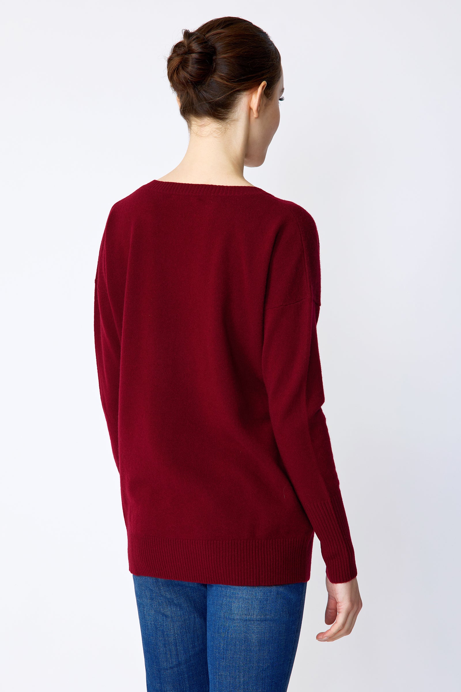 Kal Rieman Cashmere Vneck in bordeaux on model back view