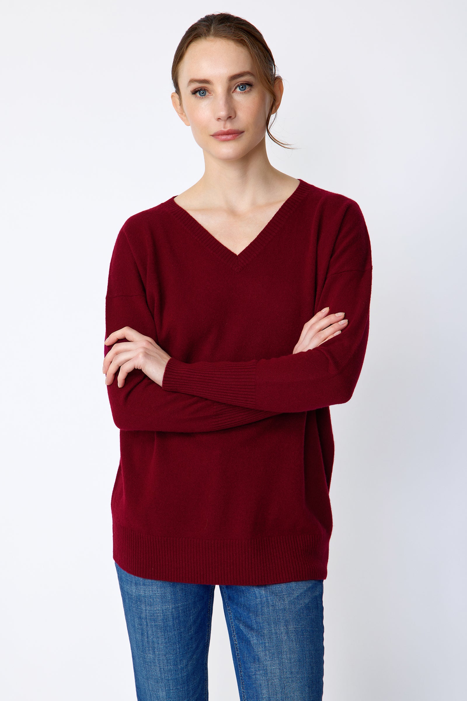 Kal Rieman Cashmere Vneck in bordeaux on model front view arms crossed