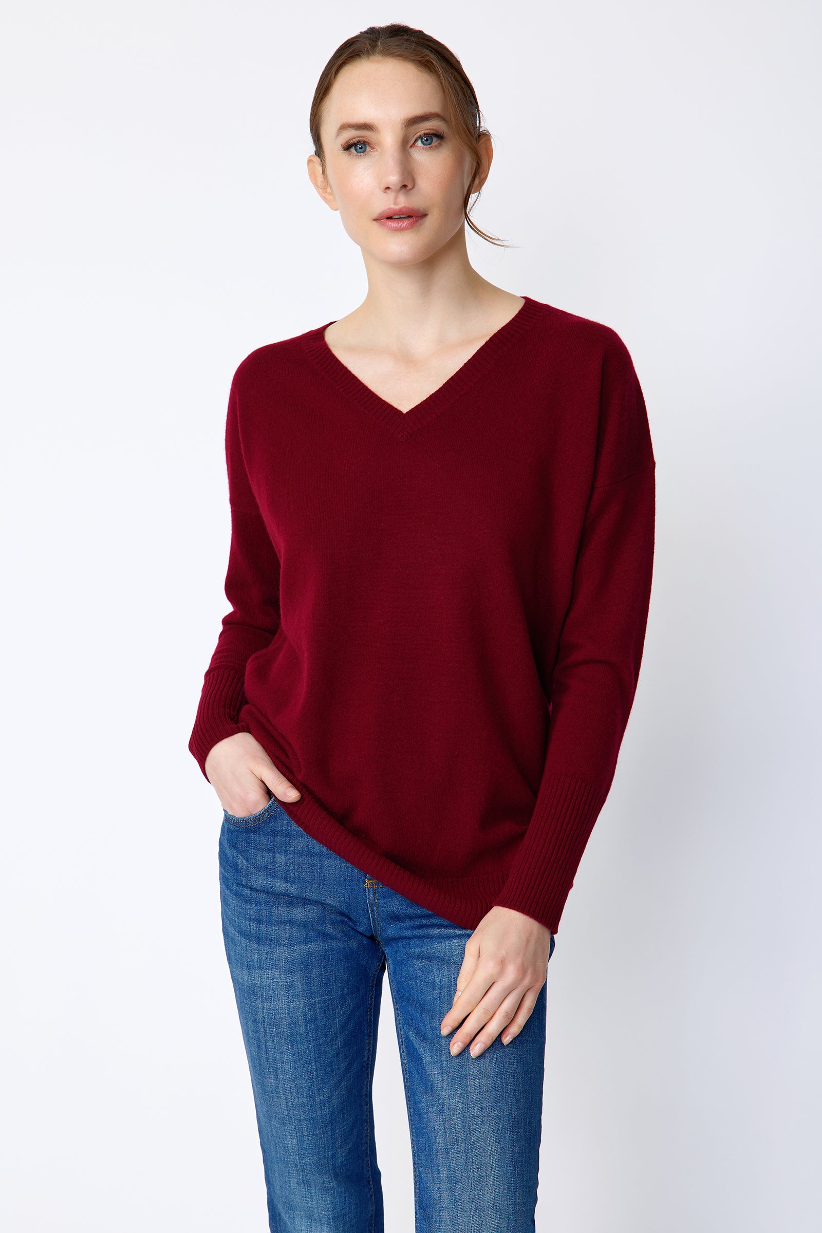 Kal Rieman Cashmere Vneck in bordeaux on model front view hand in pocket
