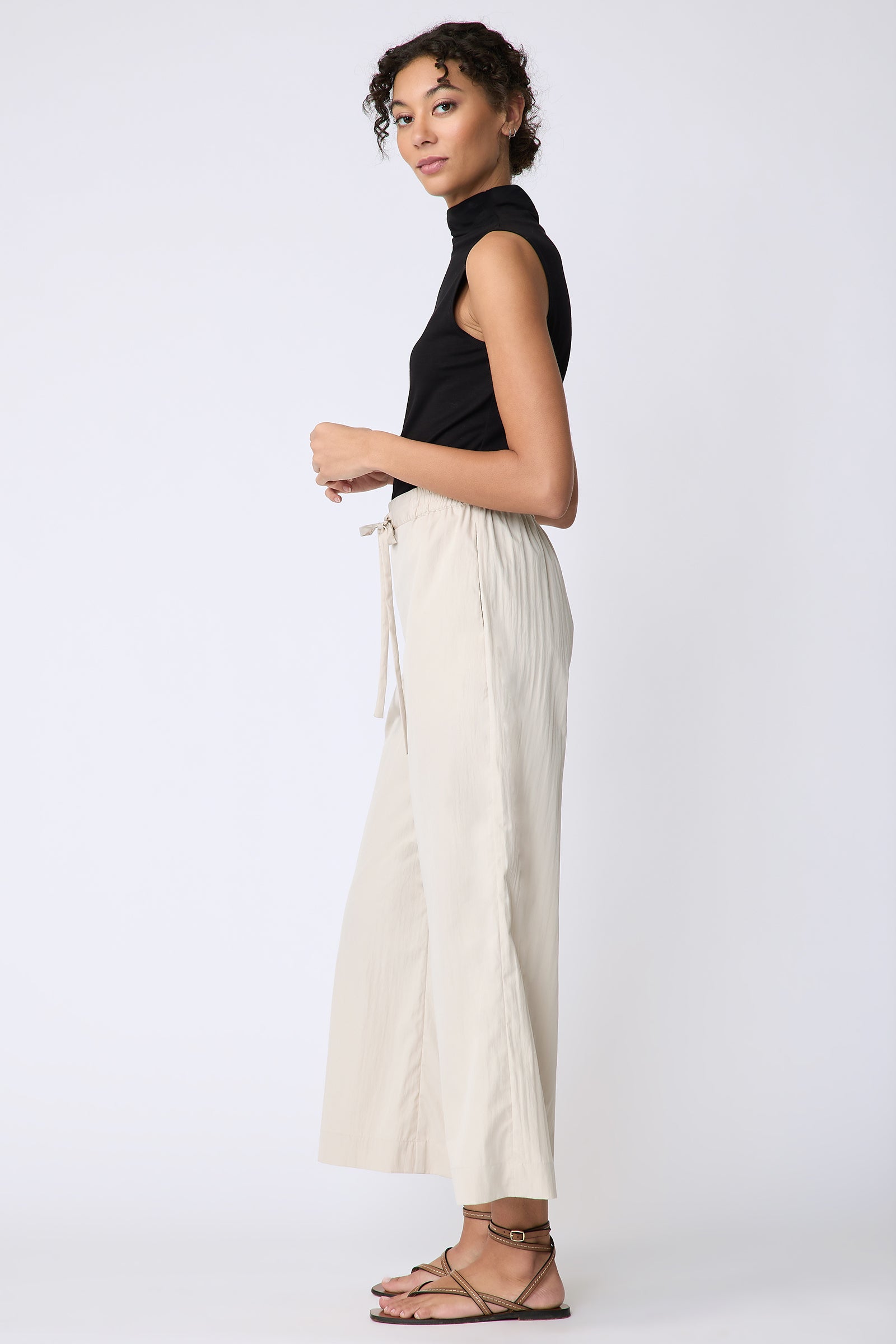 Kal Rieman Celeste Pant in khaki typewriter cloth on model side view