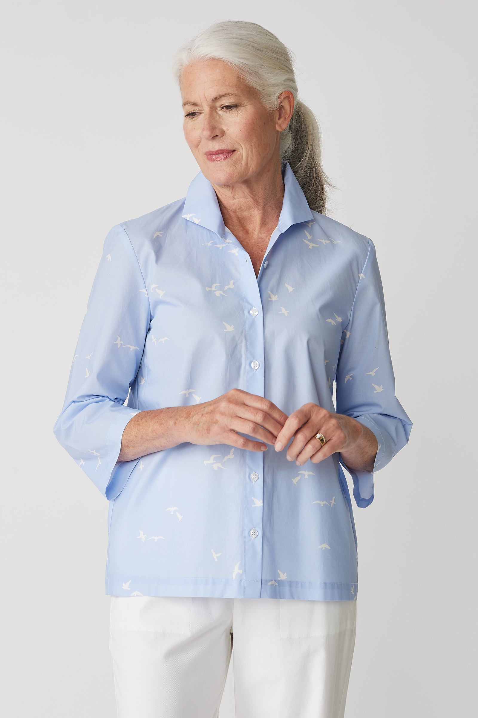 Kal Rieman 3/4 Sleeve Ginna Shirt in Oxford Blue Bird Print on model with hands in front