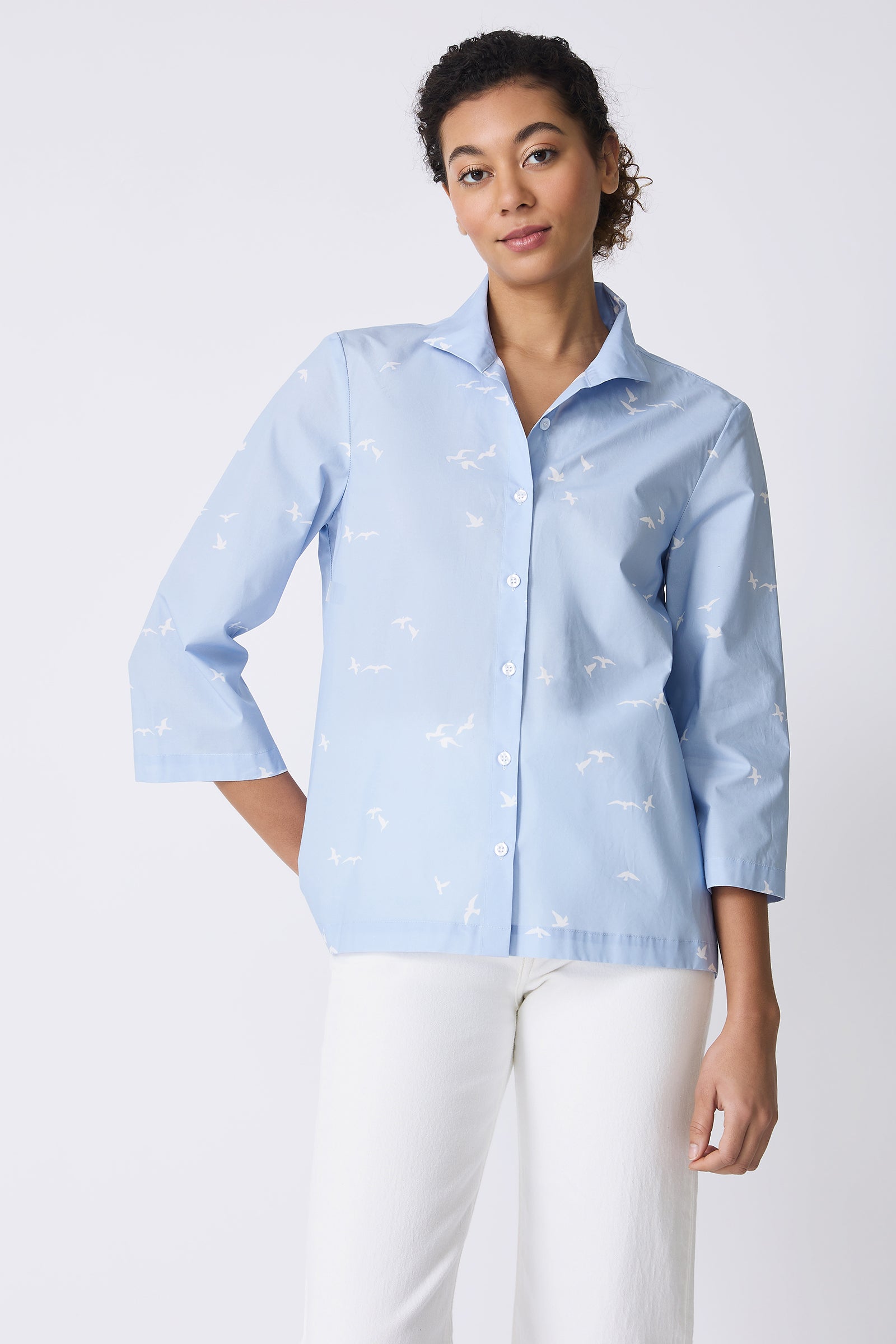 Kal Rieman 3/4 Sleeve Ginna Shirt in Oxford Blue Bird Print on model with hand behind back