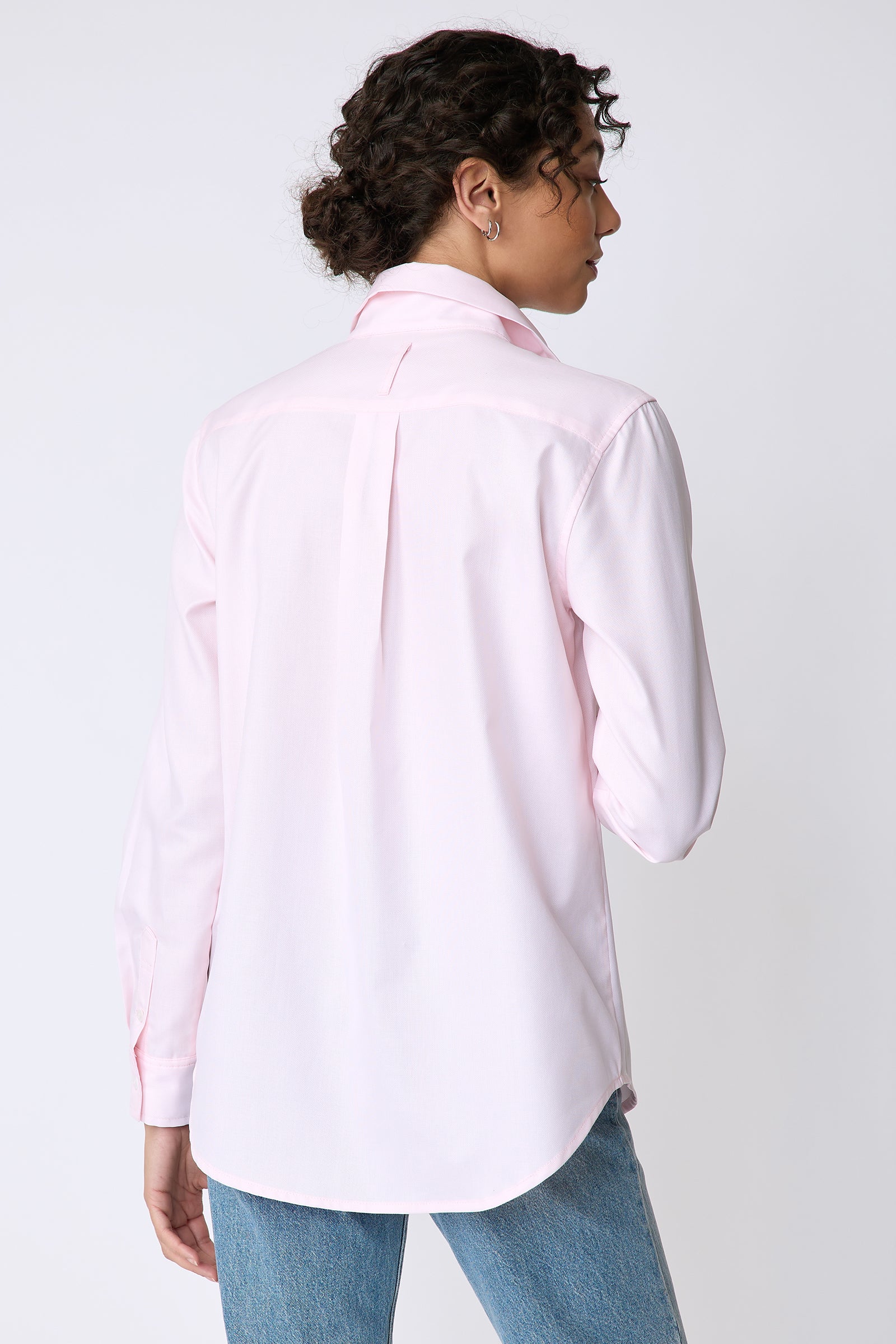 Kal Rieman Ginna Box Pleat Tailored Shirt in Pink Pinpoint Oxford on model front view hands crossed