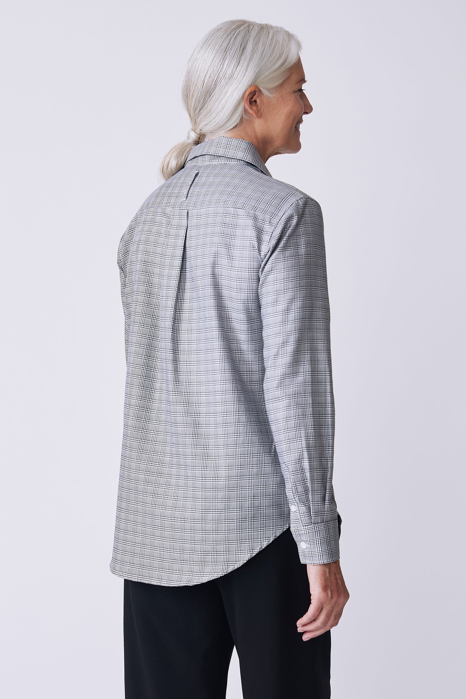Kal Rieman Ginna Box Pleat Tailored Shirt in glen plaid black and white on model back view detail