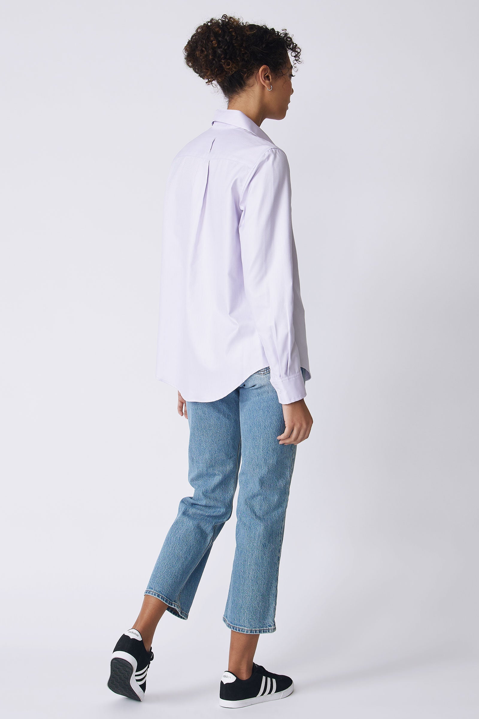Kal Rieman Ginna Box Pleat Tailored Shirt in lavender fine herringbone on model back view walking