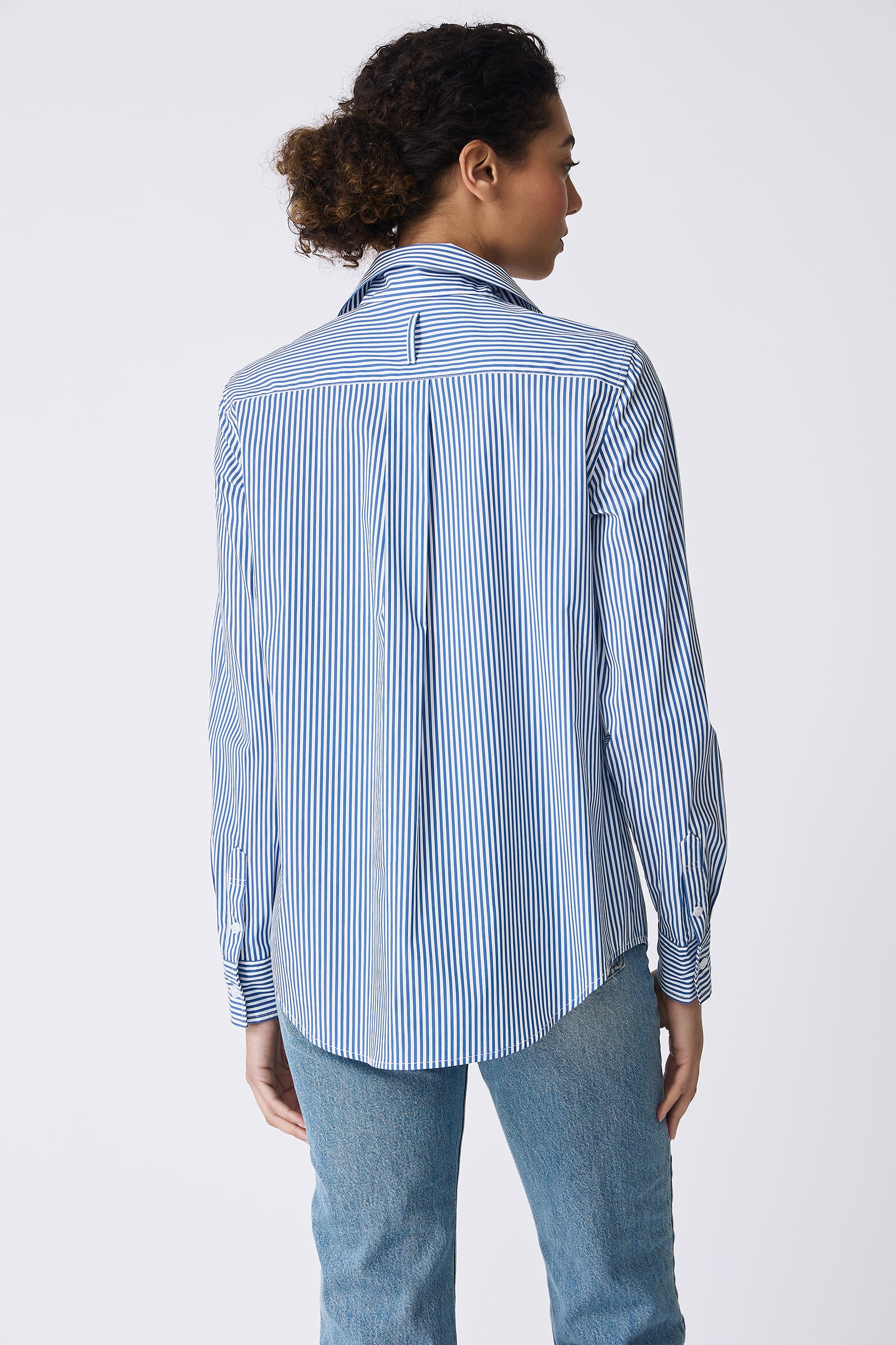 Kal Rieman image of the Ginna Box Pleat Shirt in Miami Stripe Blue on model back view