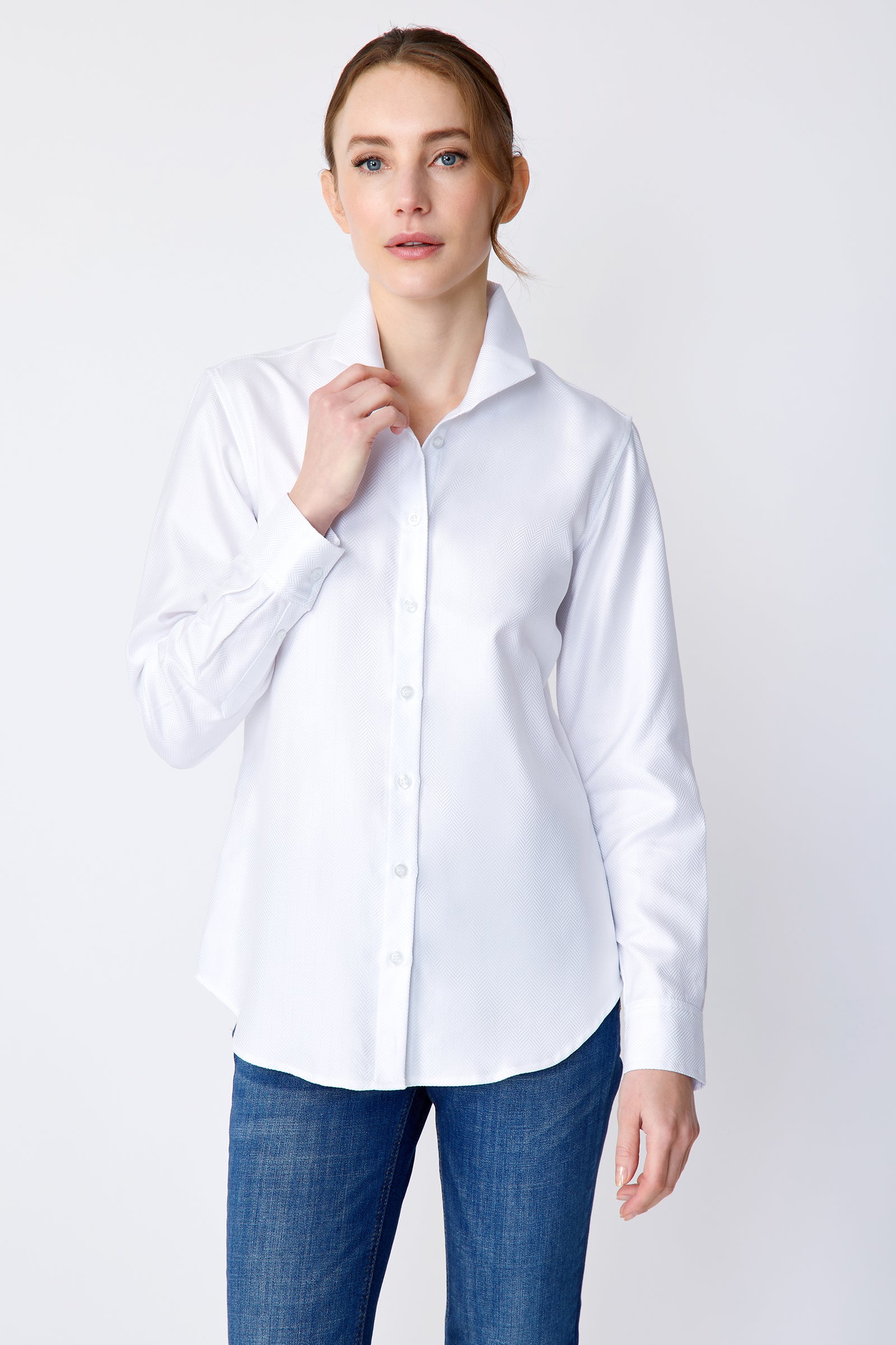 Kal Rieman Ginna Tailored Shirt in white herringbone on modefront view holding collar
