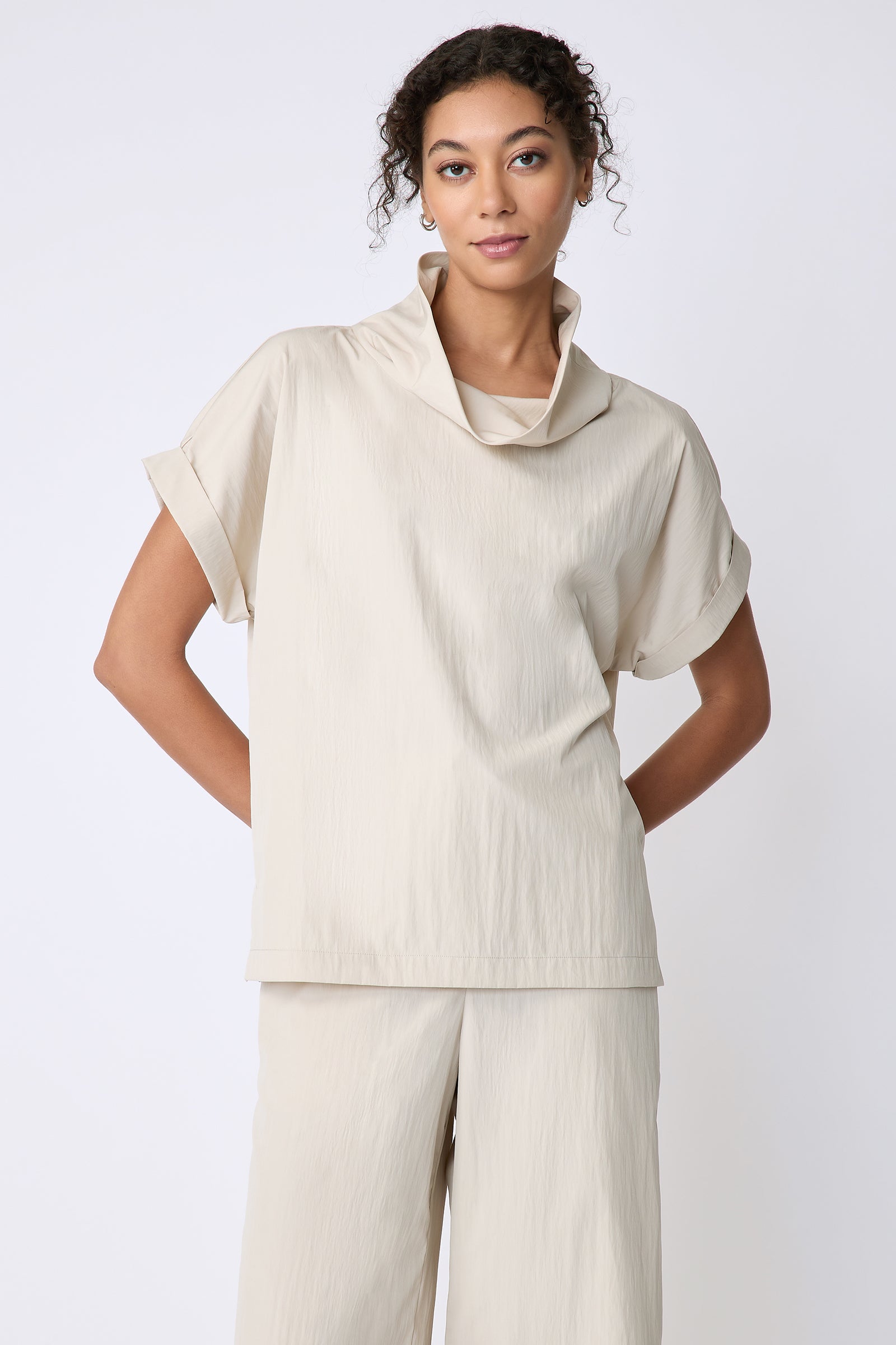 Kal Rieman Maggie Top in Typewriter Cloth khaki on model front view hands behind back
