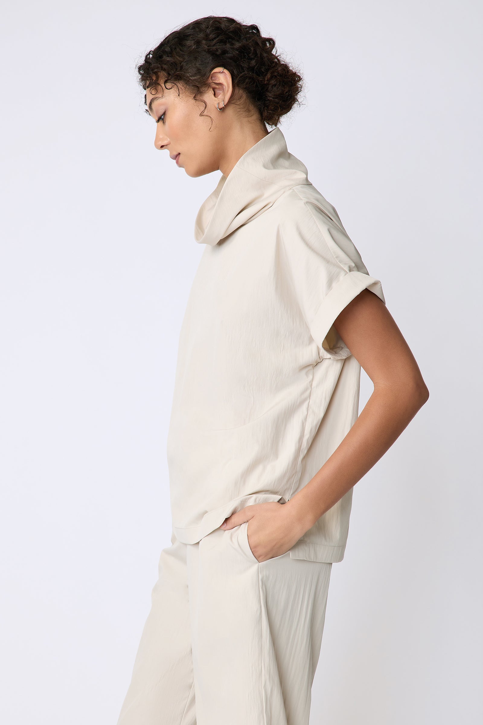 Kal Rieman Maggie Top in Typewriter Cloth khaki on model side view hand in pocket