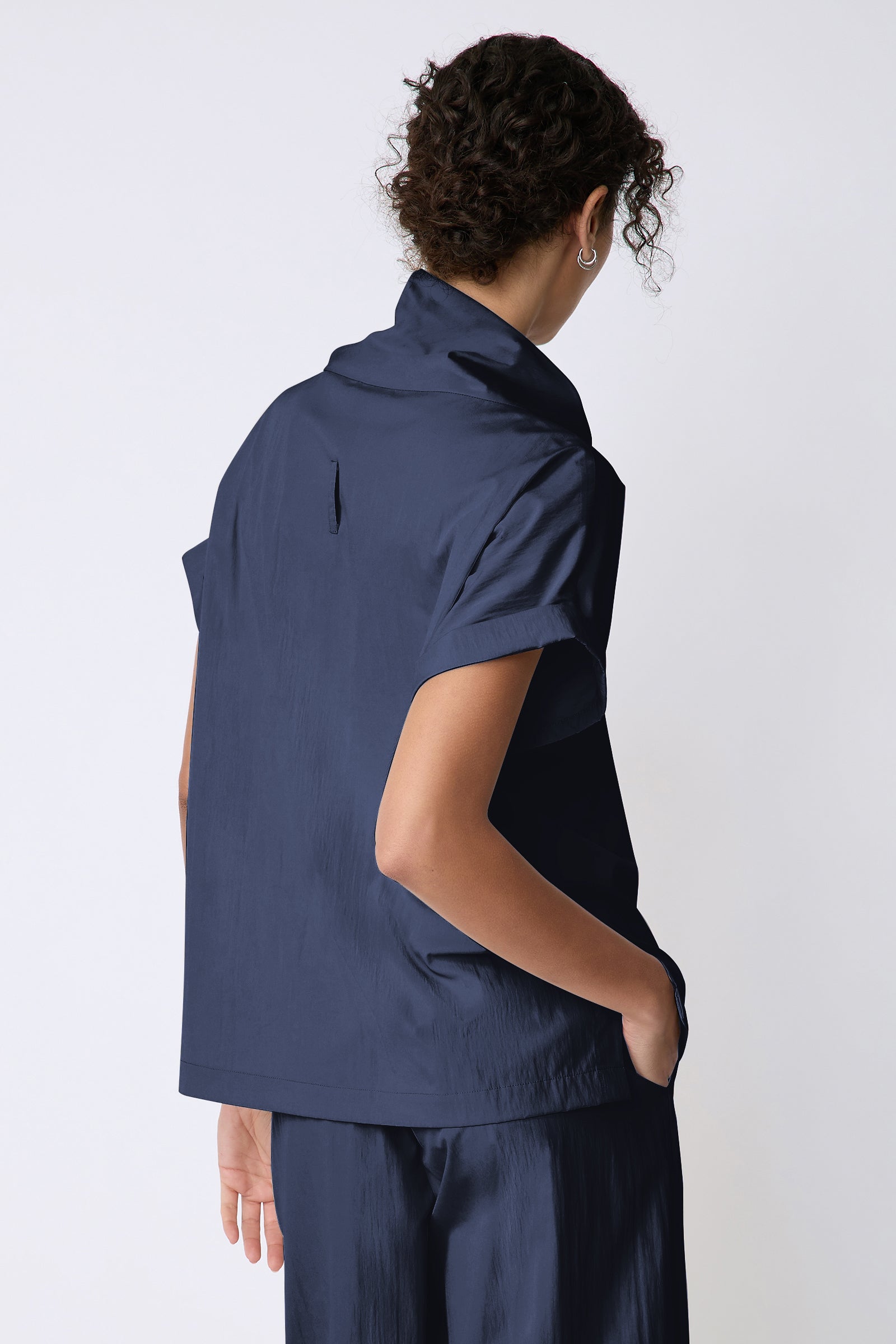 Kal Rieman Maggie Top in Typewriter Cloth navy on model front view hands behind back