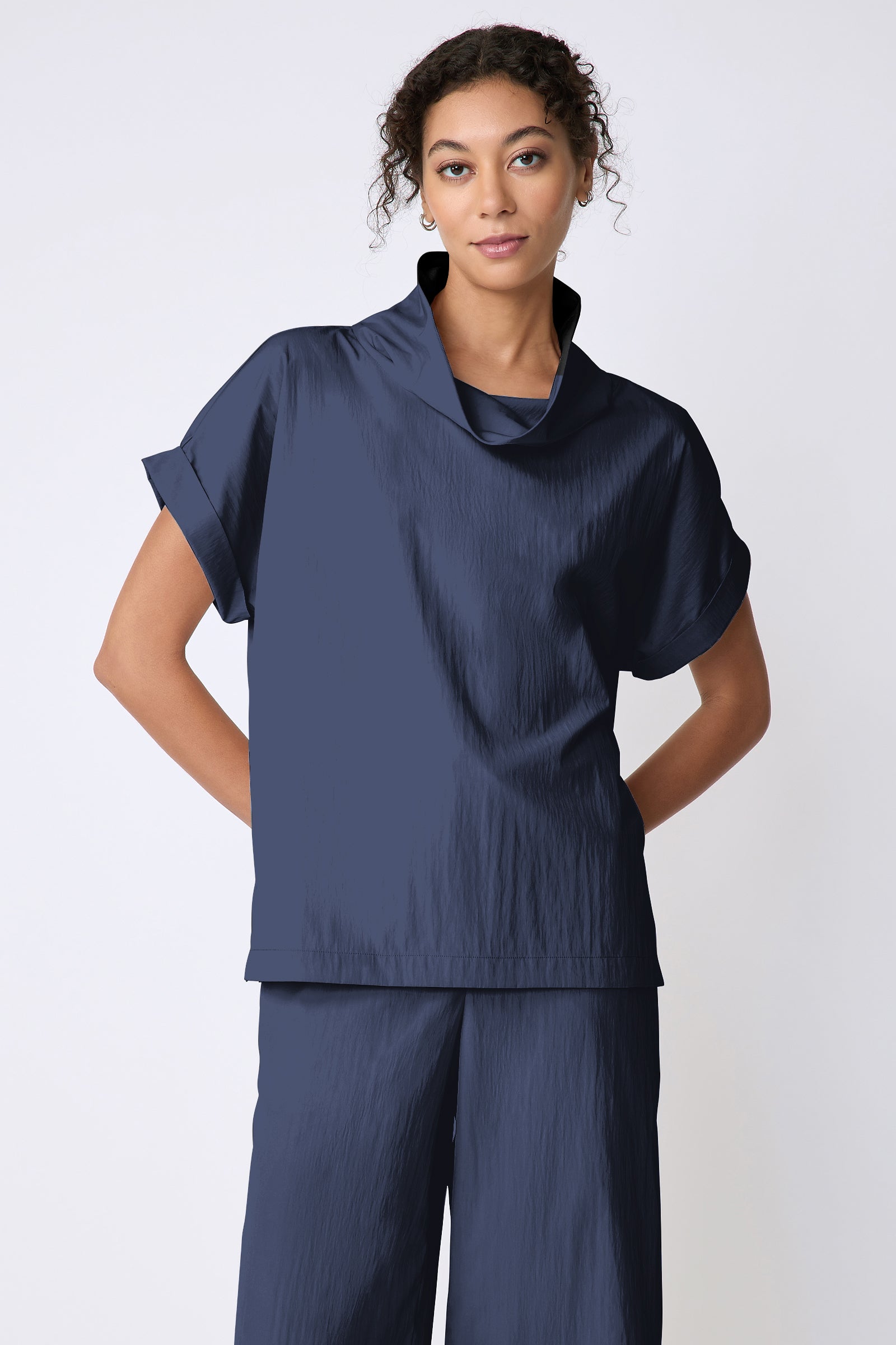 Kal Rieman Maggie Top in Typewriter Cloth navy on model front view hands behind back
