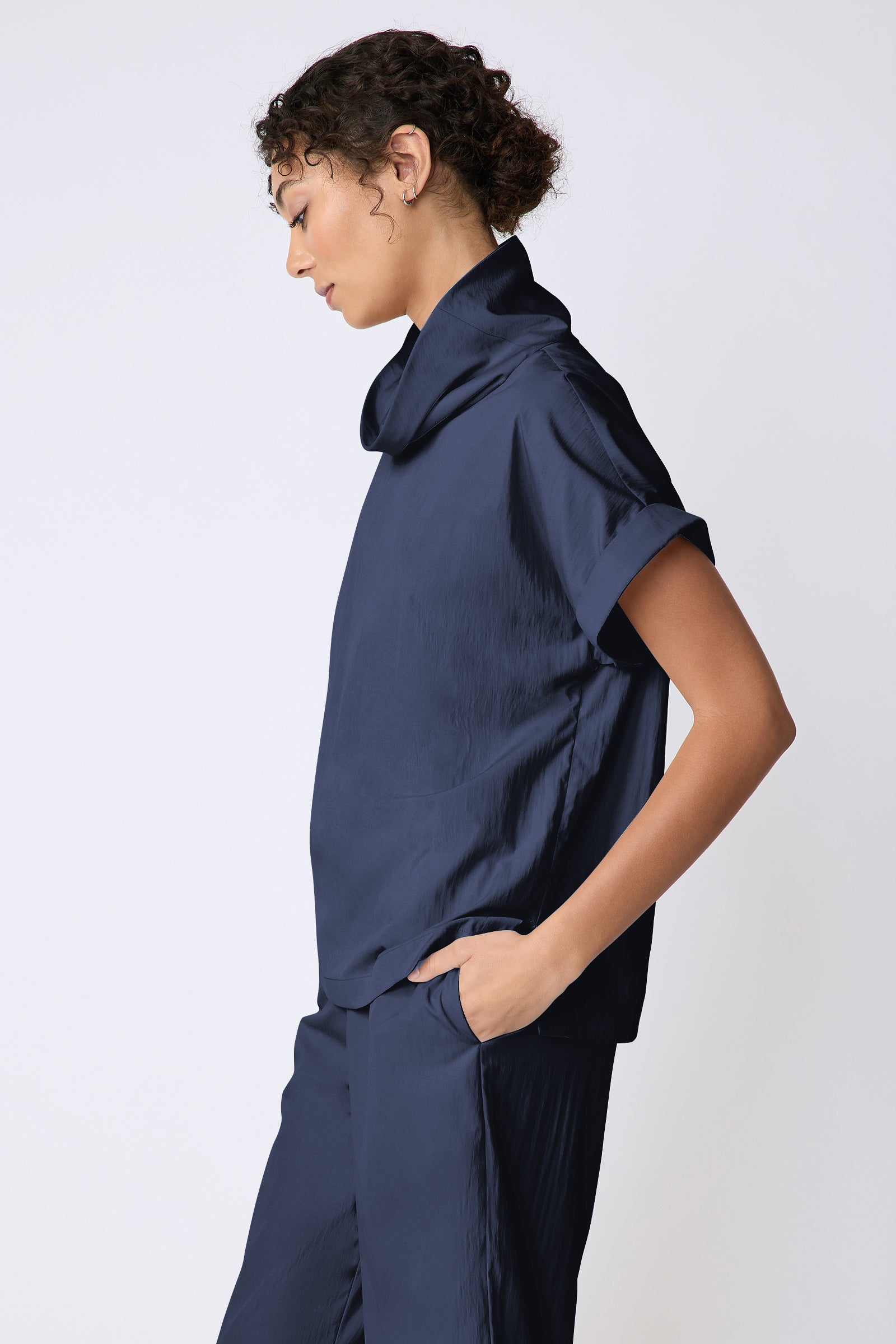 Kal Rieman Maggie Top in Typewriter Cloth navy on model side view hand in pocket