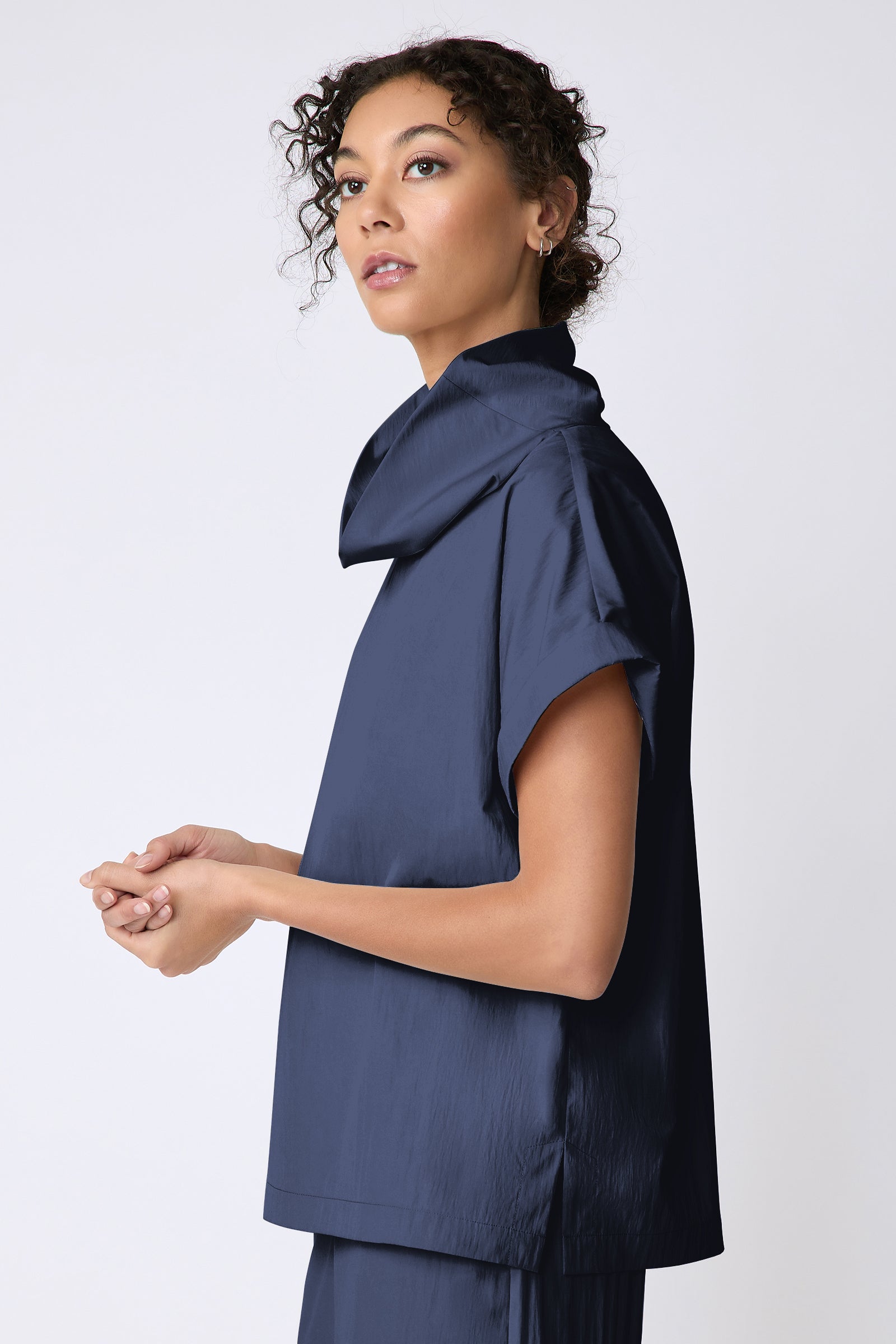 Kal Rieman Maggie Top in Typewriter Cloth navy on model front view hands in front
