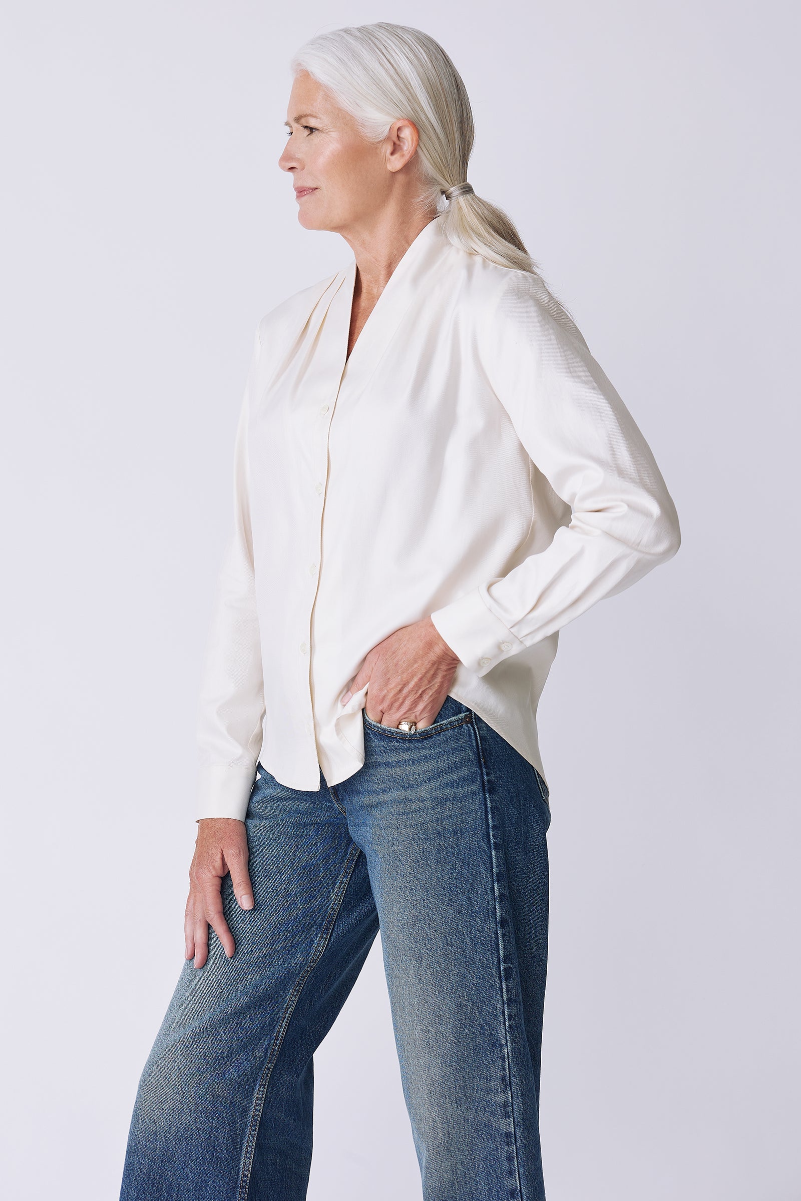 Kal Rieman Nadia Blouse in soft twill ivory on model side view hand in pocket