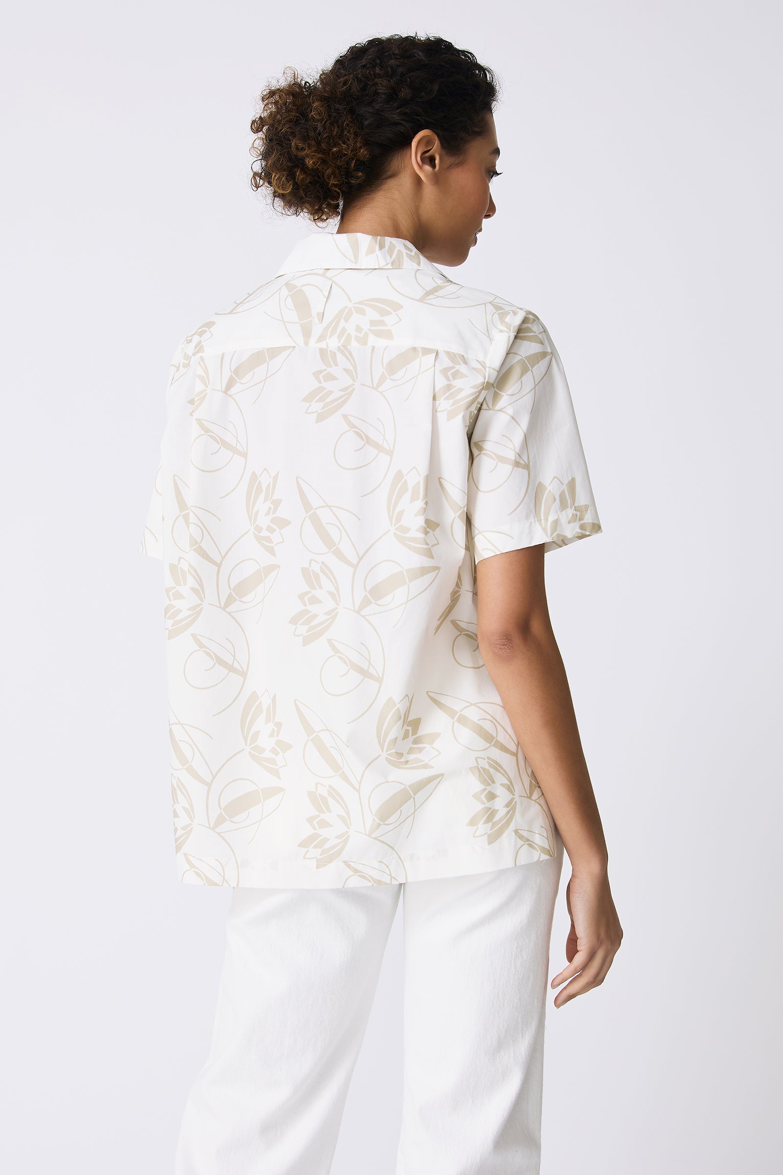 Kal Rieman Vacation Shirt in Lotus Print Sand on model back view