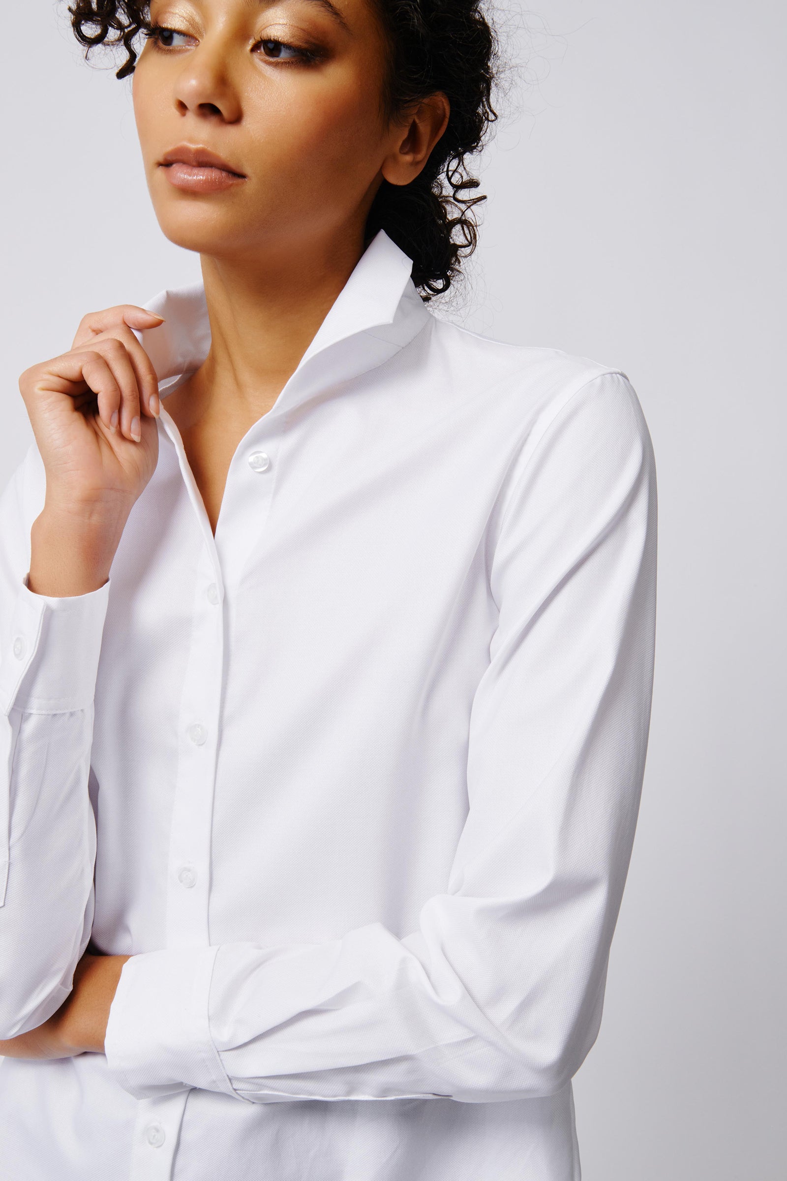 Kal Rieman Ginna Box Pleat Shirt in White Pinpoint Oxford on Model Front View Crop 2