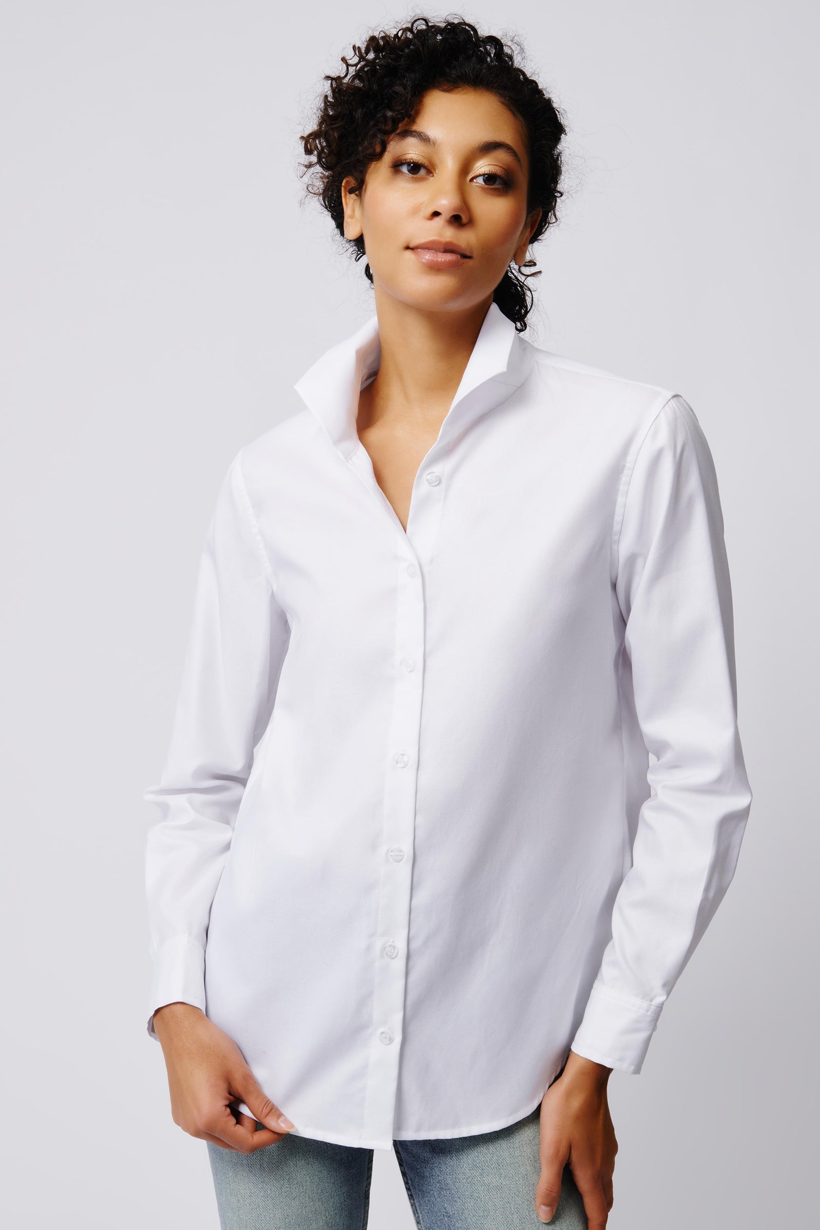 Kal Rieman Ginna Box Pleat Shirt in White Pinpoint Oxford on Model Front View Crop 4