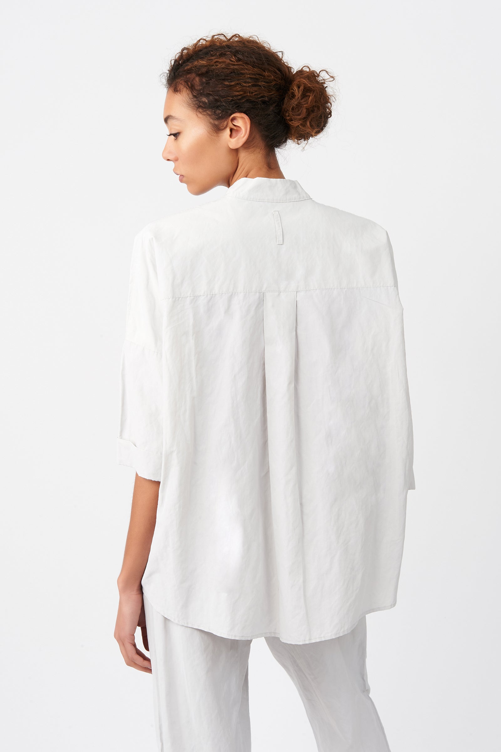 Kal Rieman Pleat Hem Kimono in Stone on Model Side View