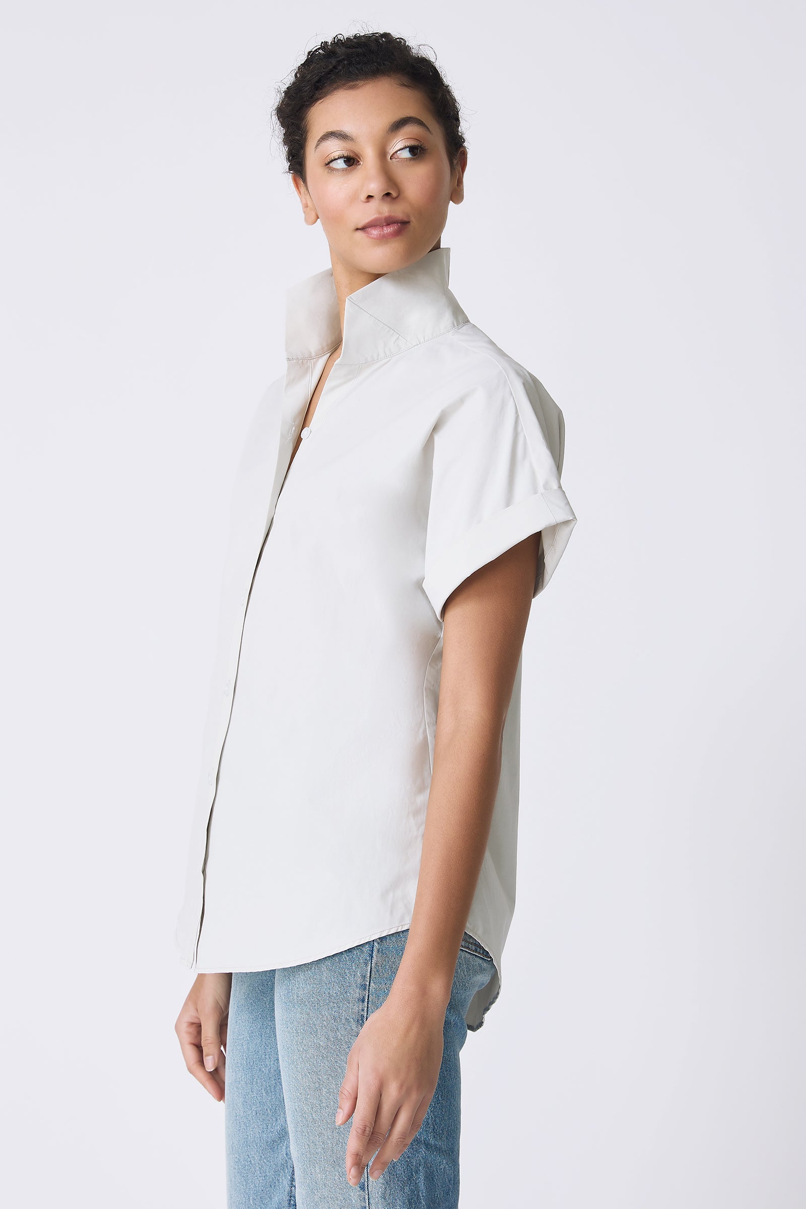Kal Rieman Ali Kimono Top in Stone on model looking over shoulder side view