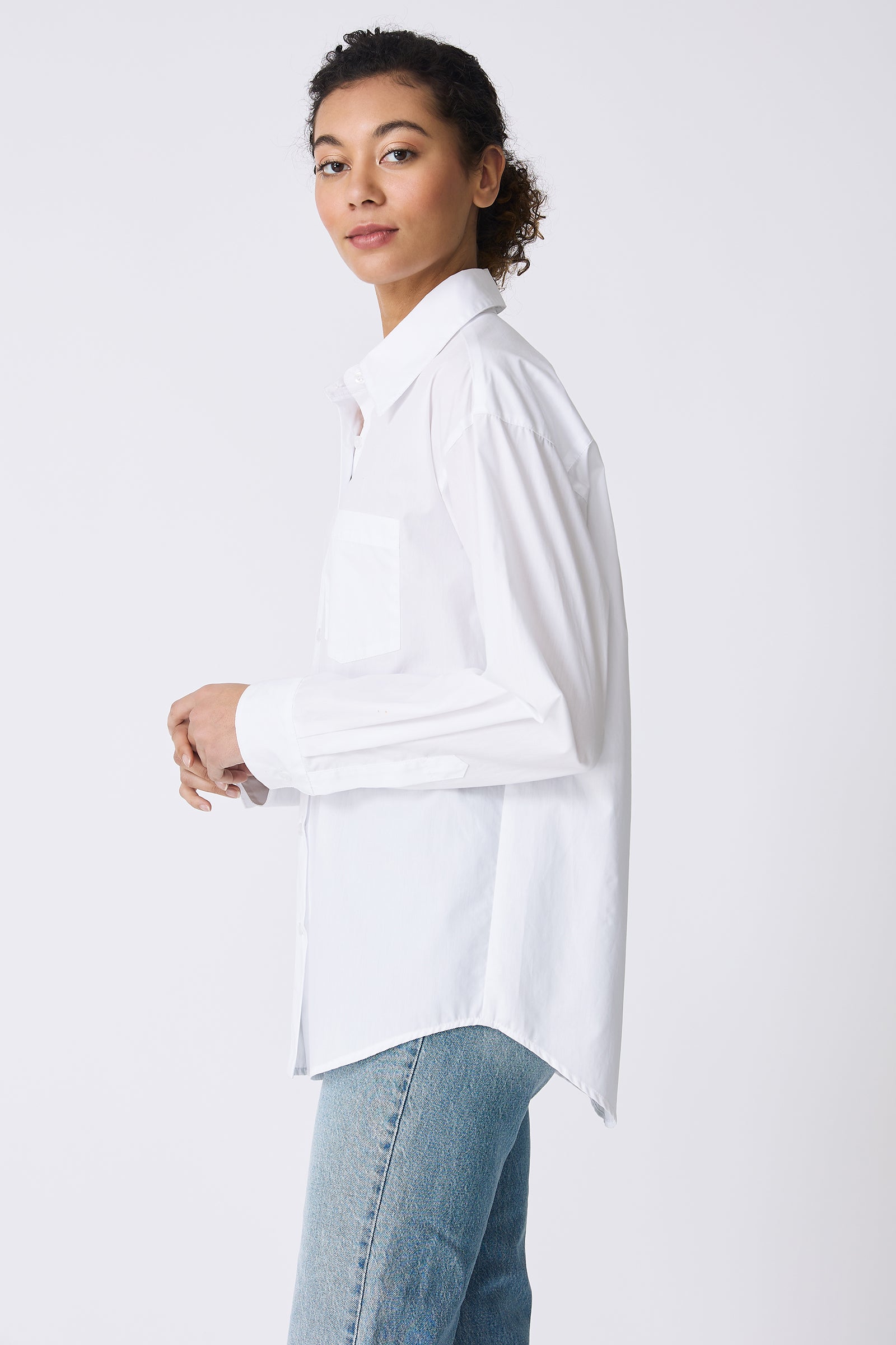 Kal Rieman Joni Boyfriend Shirt in White Poplin on model side view