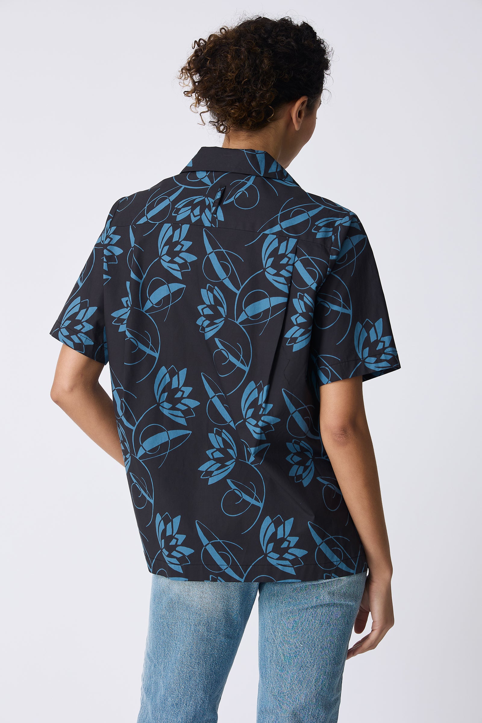Kal Rieman Vacation Shirt in Lotus Print Blue on model back view