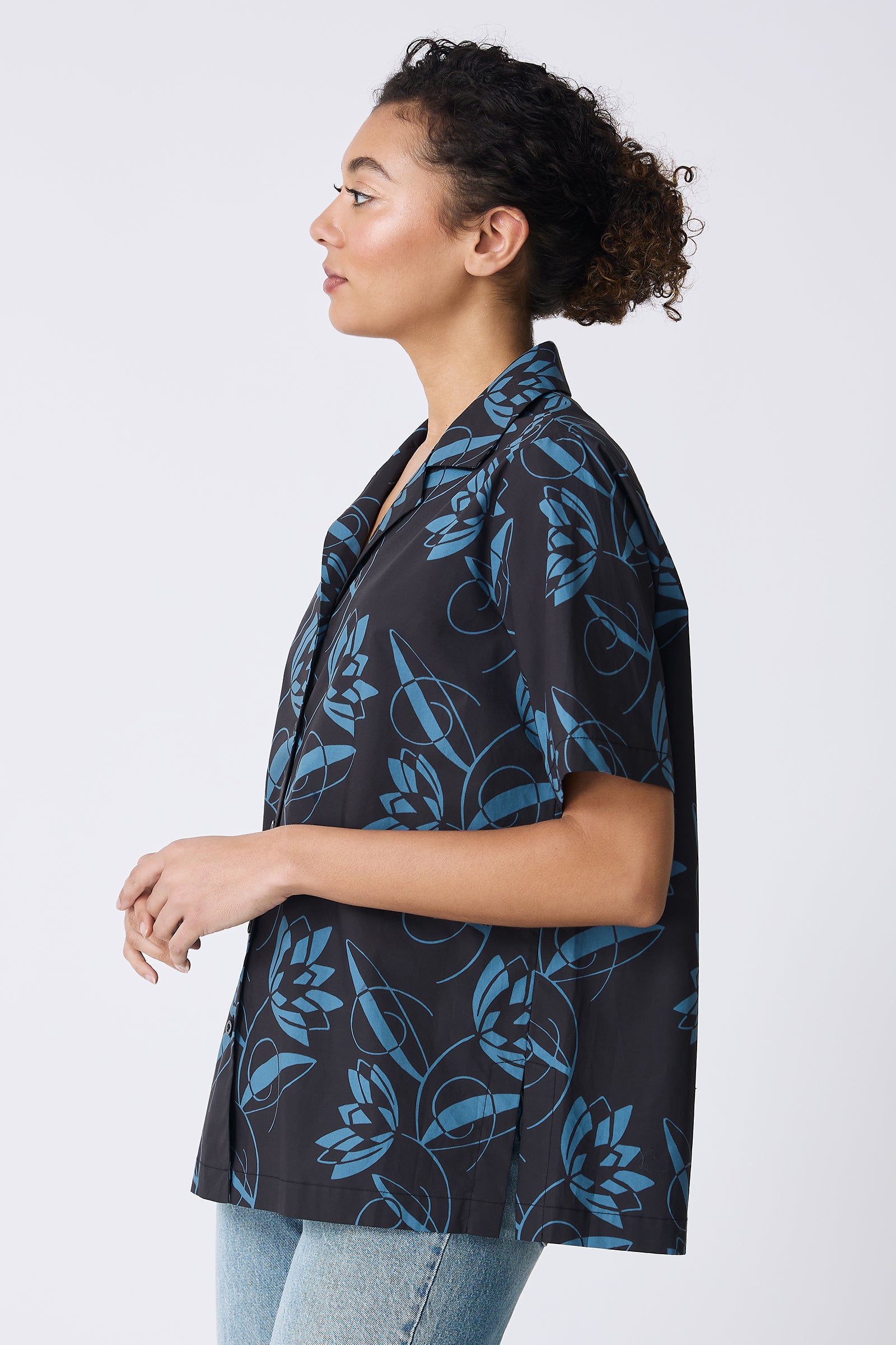 Kal Rieman Vacation Shirt in Lotus Print Blue on model side view