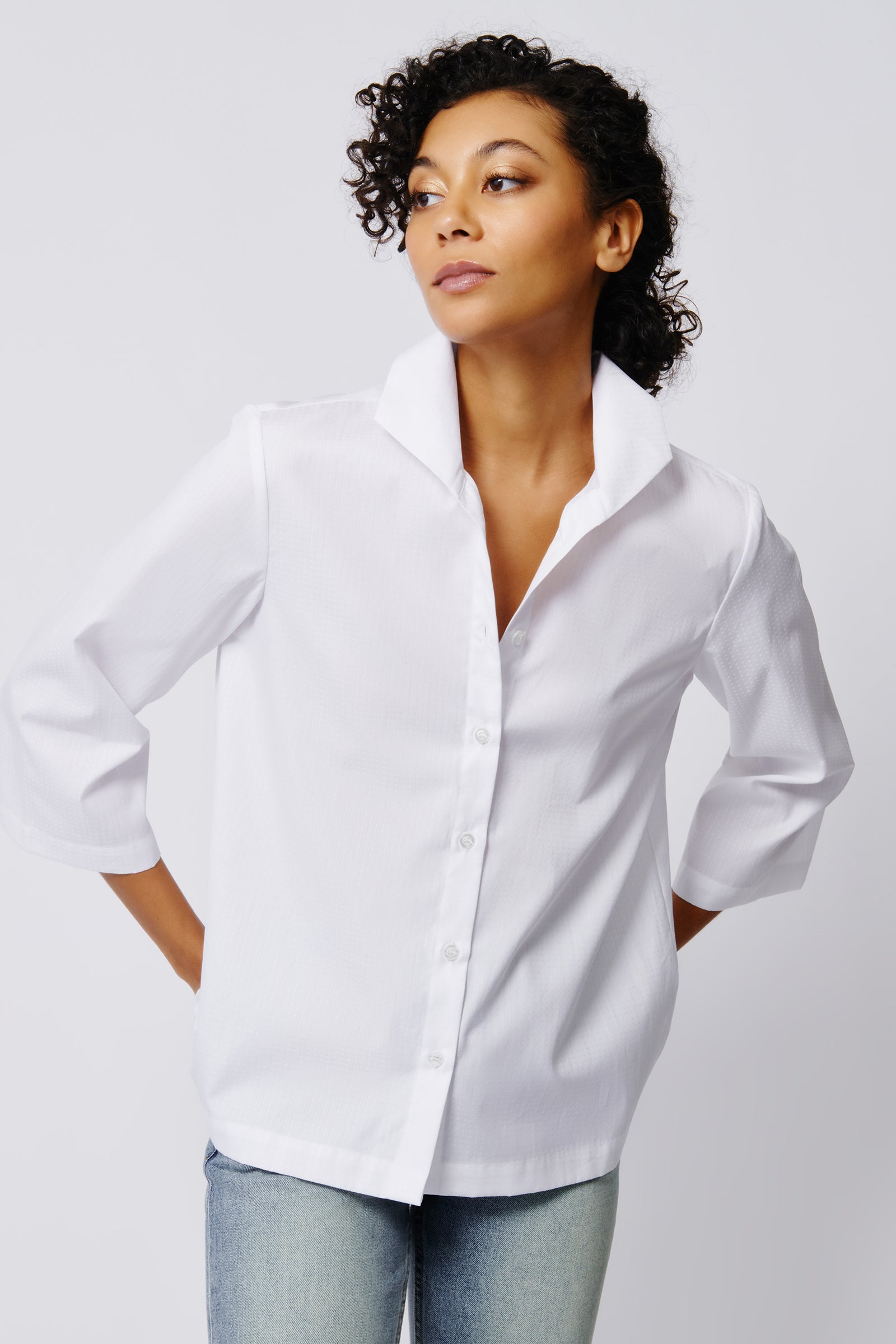Kal Rieman 3/4 sleeve Ginna shirt in white stretch on model front view hands behind back
