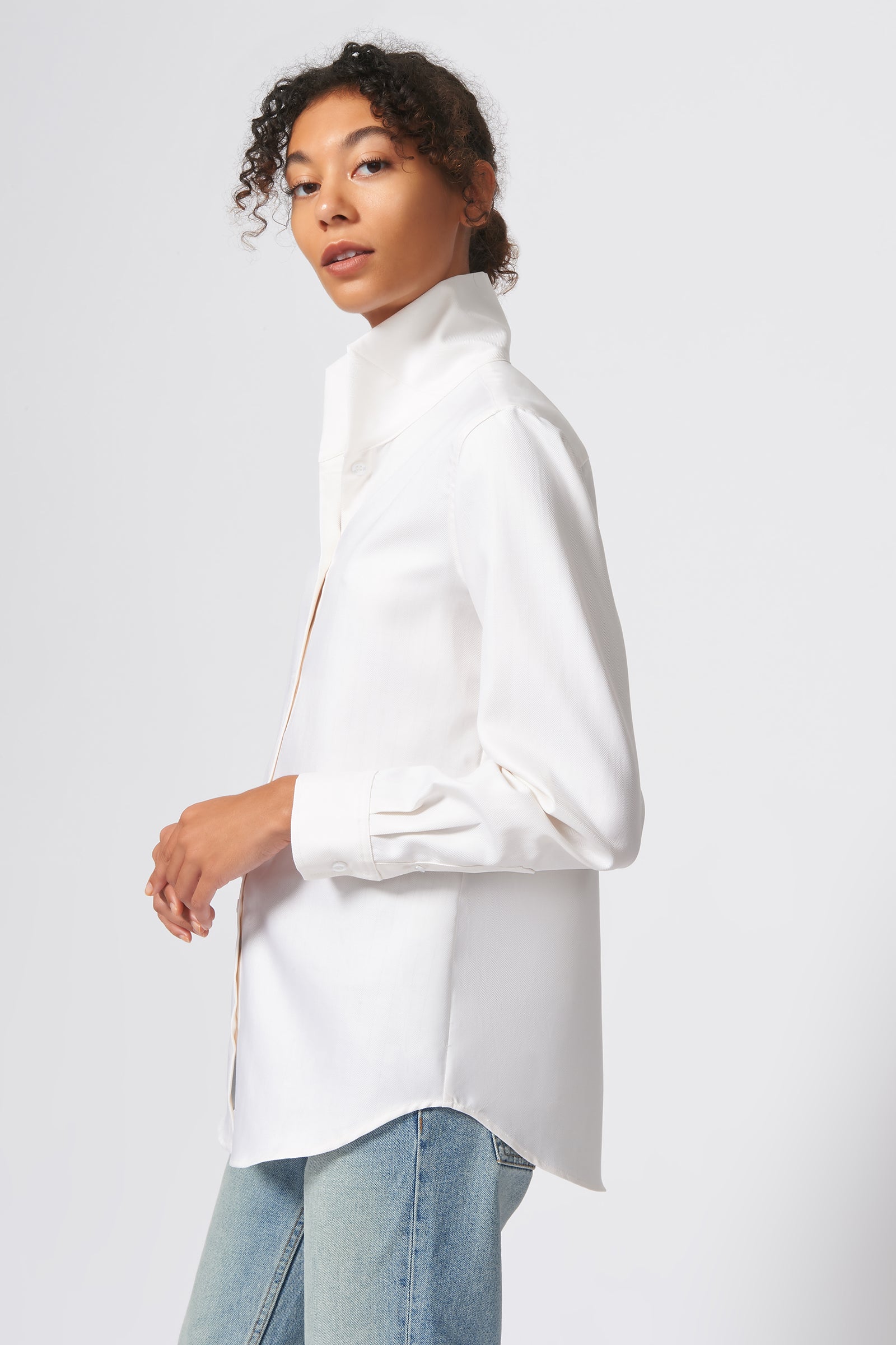 Kal Rieman Ginna Box Pleat Shirt in Ivory Fine Herringbone on Model side view detail