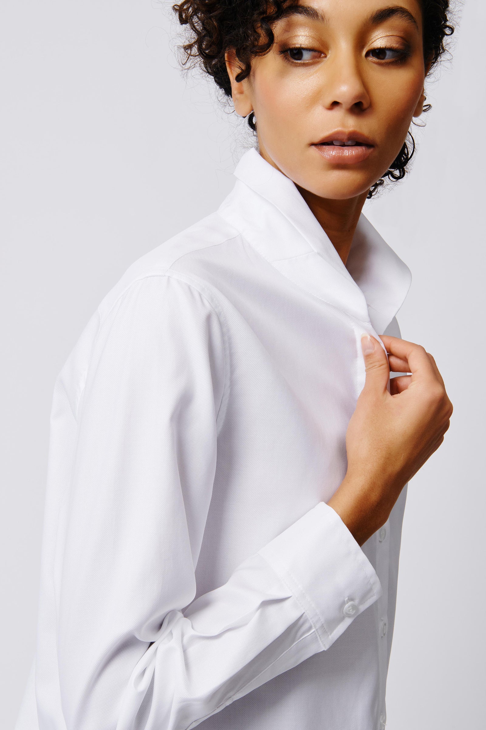 Kal Rieman Ginna Box Pleat Shirt in White Pinpoint Oxford on Model Side View Crop