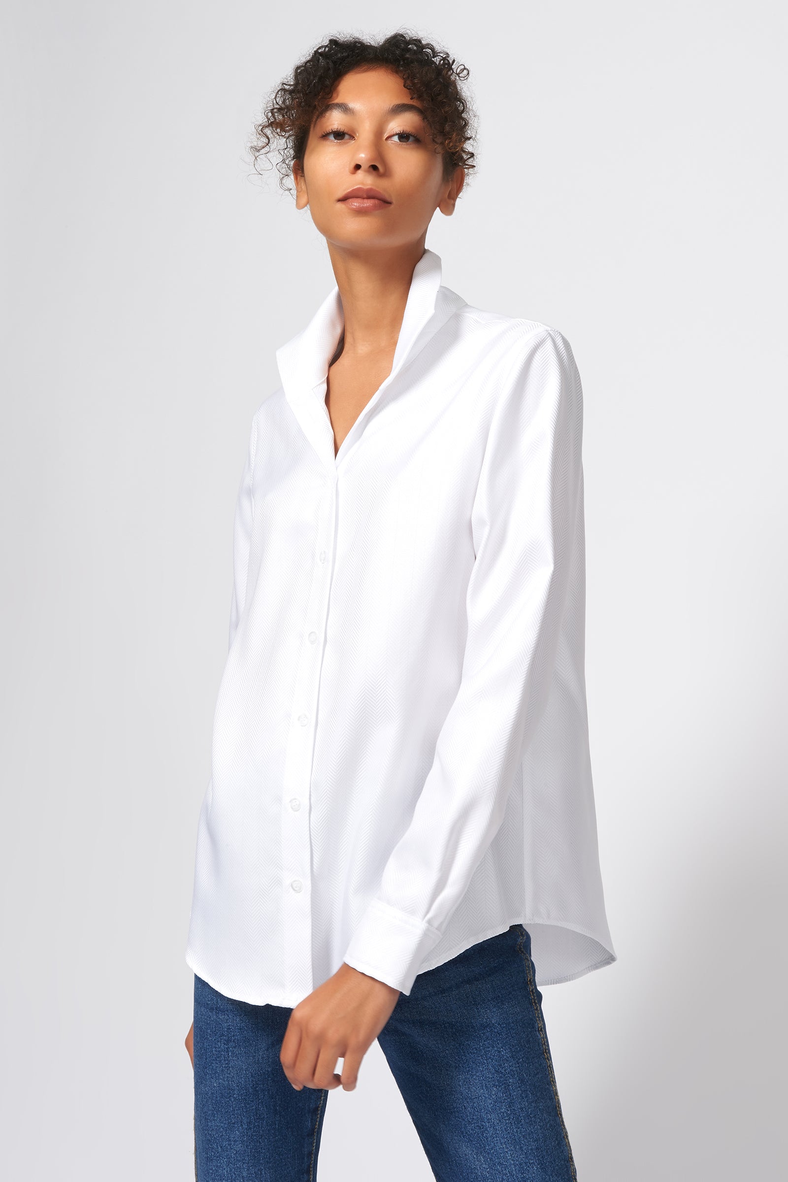 Kal Rieman Ginna Box Pleat Shirt in White Herringbone on Model Side View